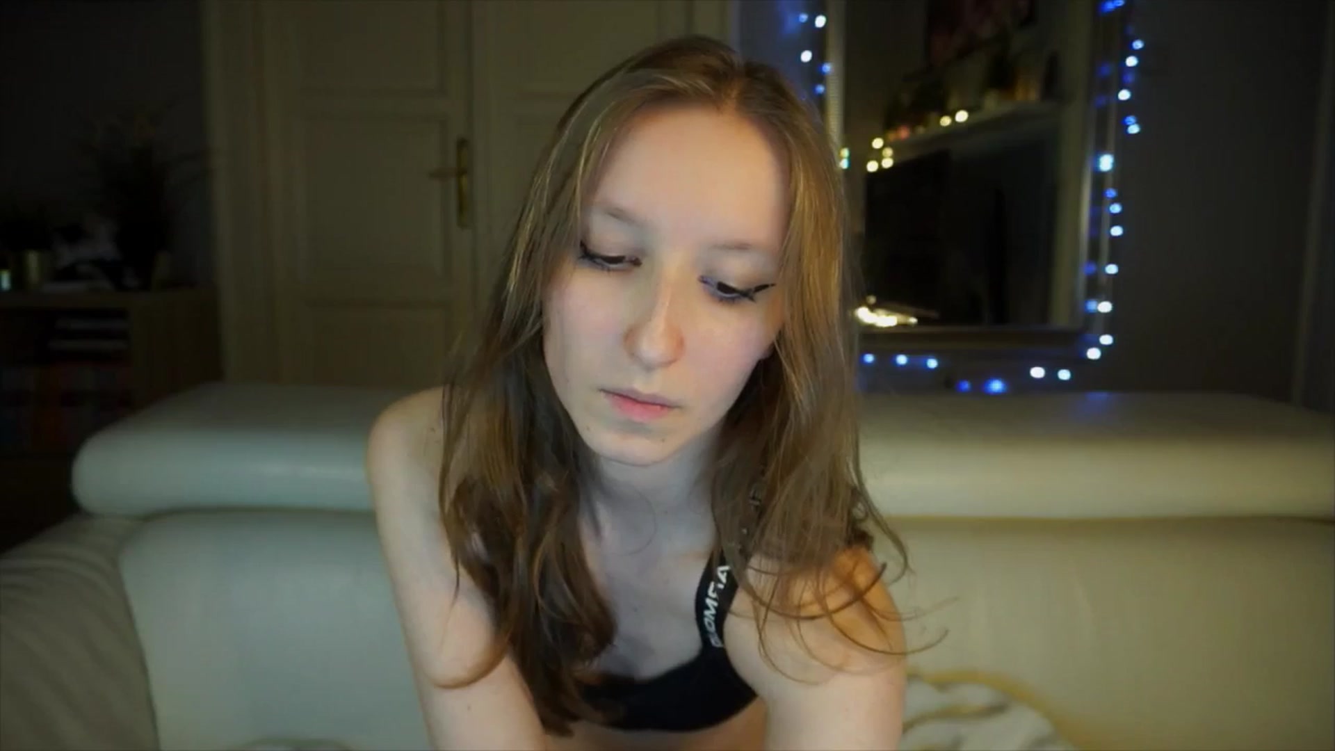 Gallery image thumbnail from Sw33t_g1rl's myfreecams stream on, 04/06/2026, 19:11 image 10 of 20