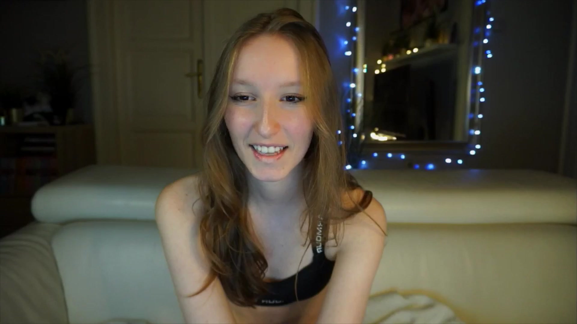 Gallery image thumbnail from Sw33t_g1rl's myfreecams stream on, 04/06/2026, 19:11 image 16 of 20
