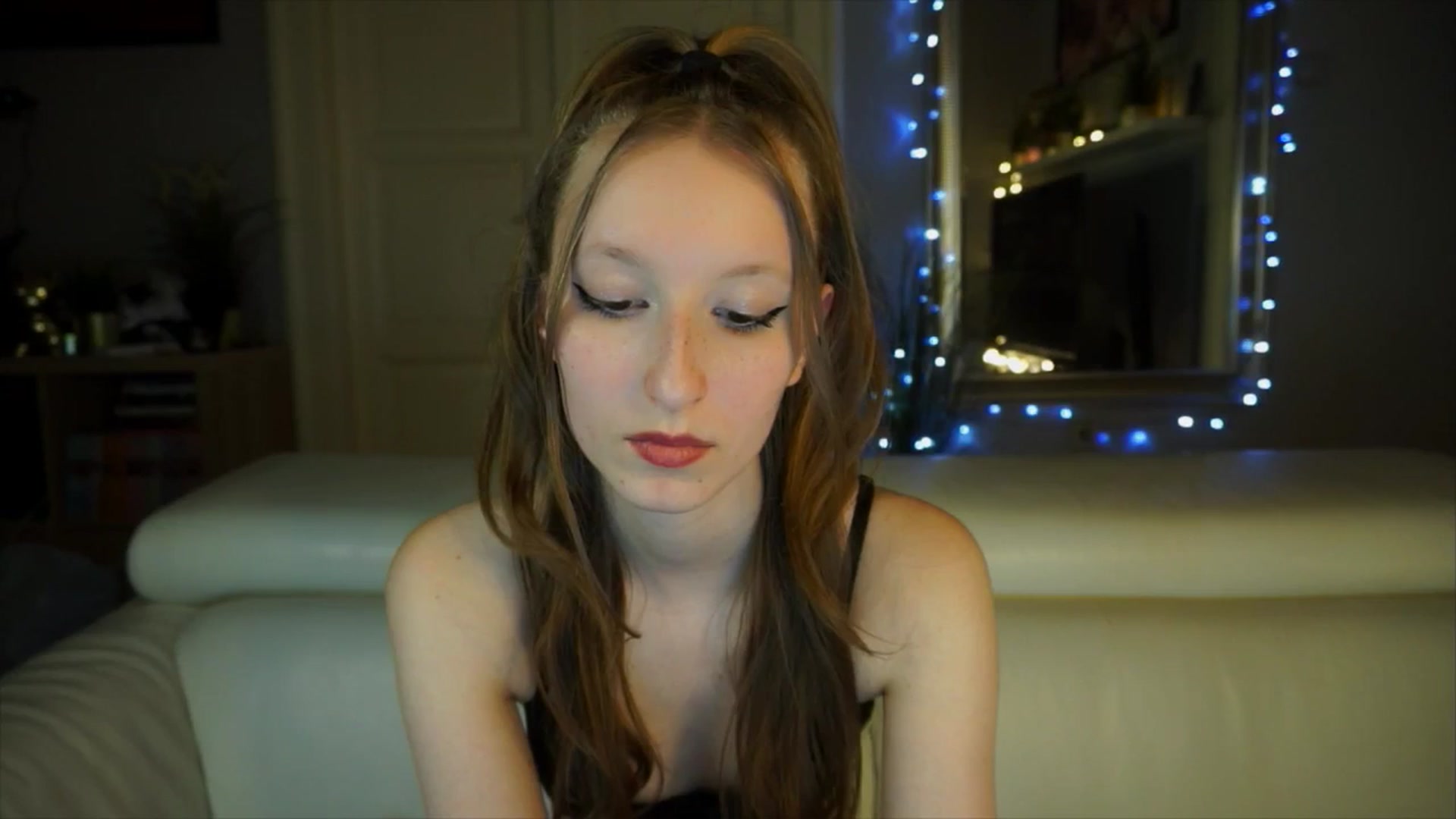 Gallery image thumbnail from Sw33t_g1rl's myfreecams stream on, 04/08/2026, 19:50 image 15 of 20
