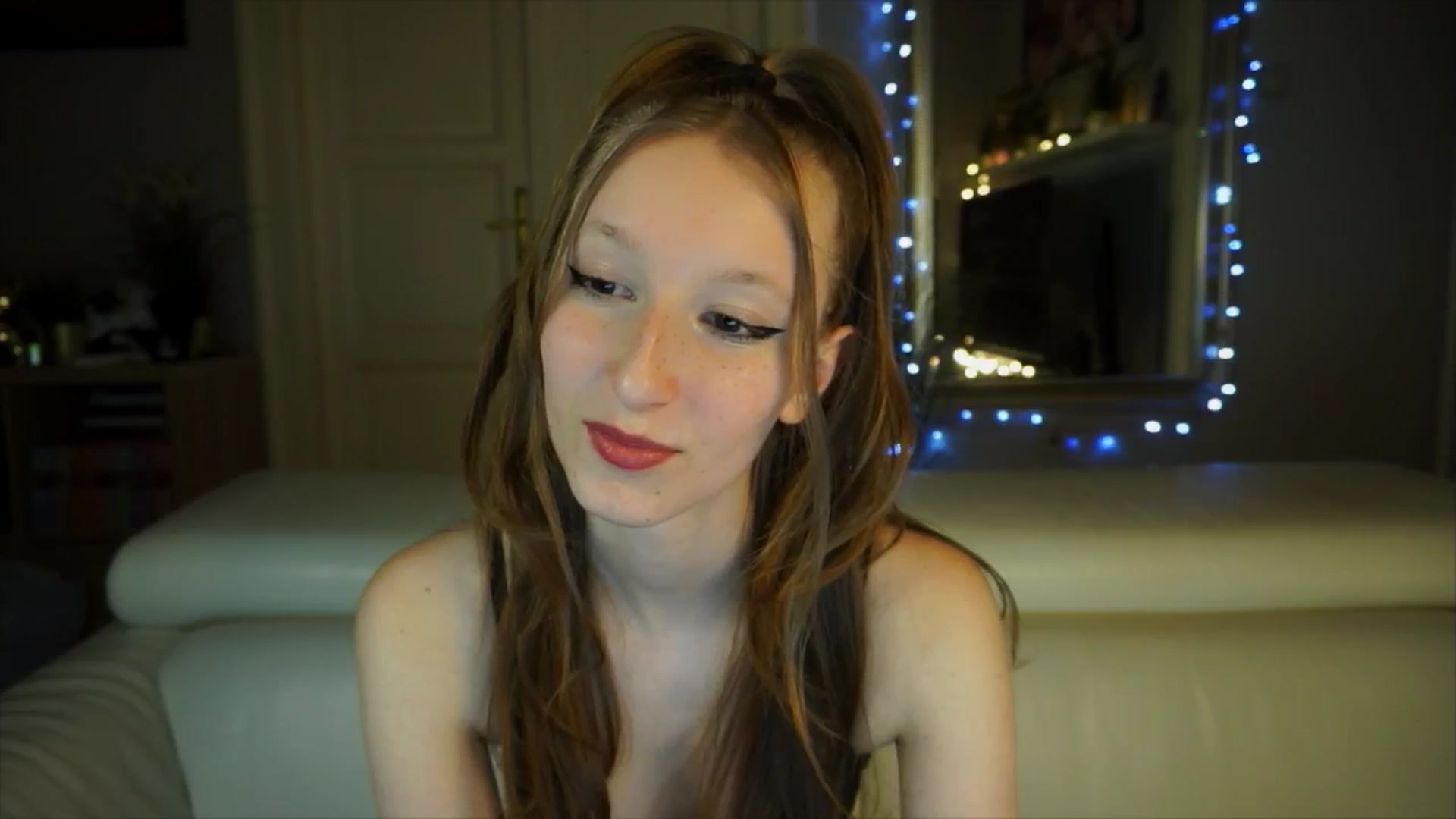 Gallery image thumbnail from Sw33t_g1rl's myfreecams stream on, 04/08/2026, 19:50 image 12 of 20