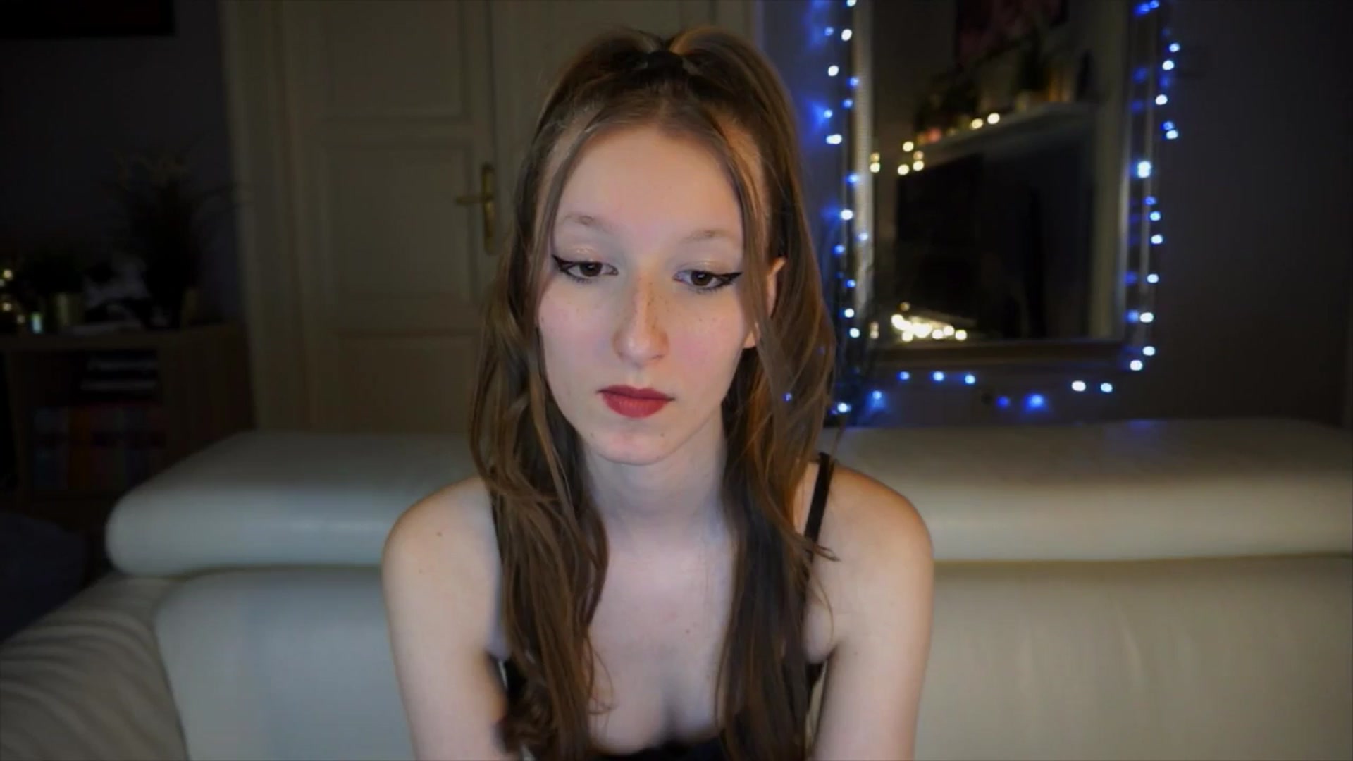 Gallery image thumbnail from Sw33t_g1rl's myfreecams stream on, 04/08/2026, 19:50 image 7 of 20