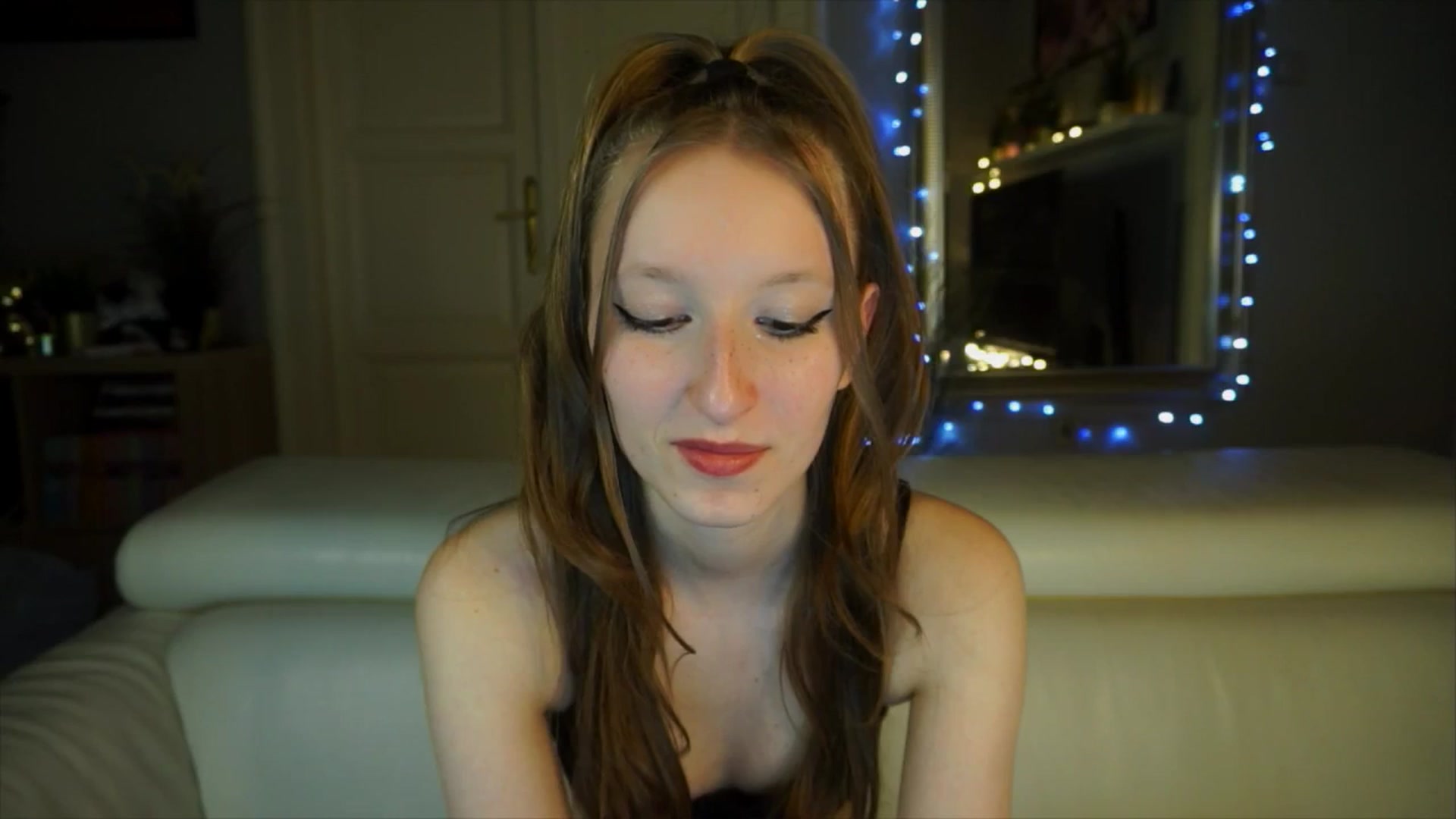 Gallery image thumbnail from Sw33t_g1rl's myfreecams stream on, 04/08/2026, 19:50 image 16 of 20