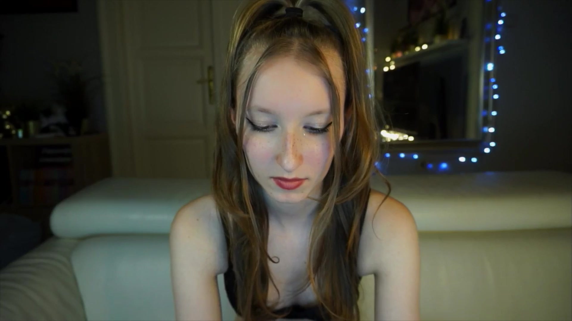Gallery image thumbnail from Sw33t_g1rl's myfreecams stream on, 04/08/2026, 19:50 image 10 of 20
