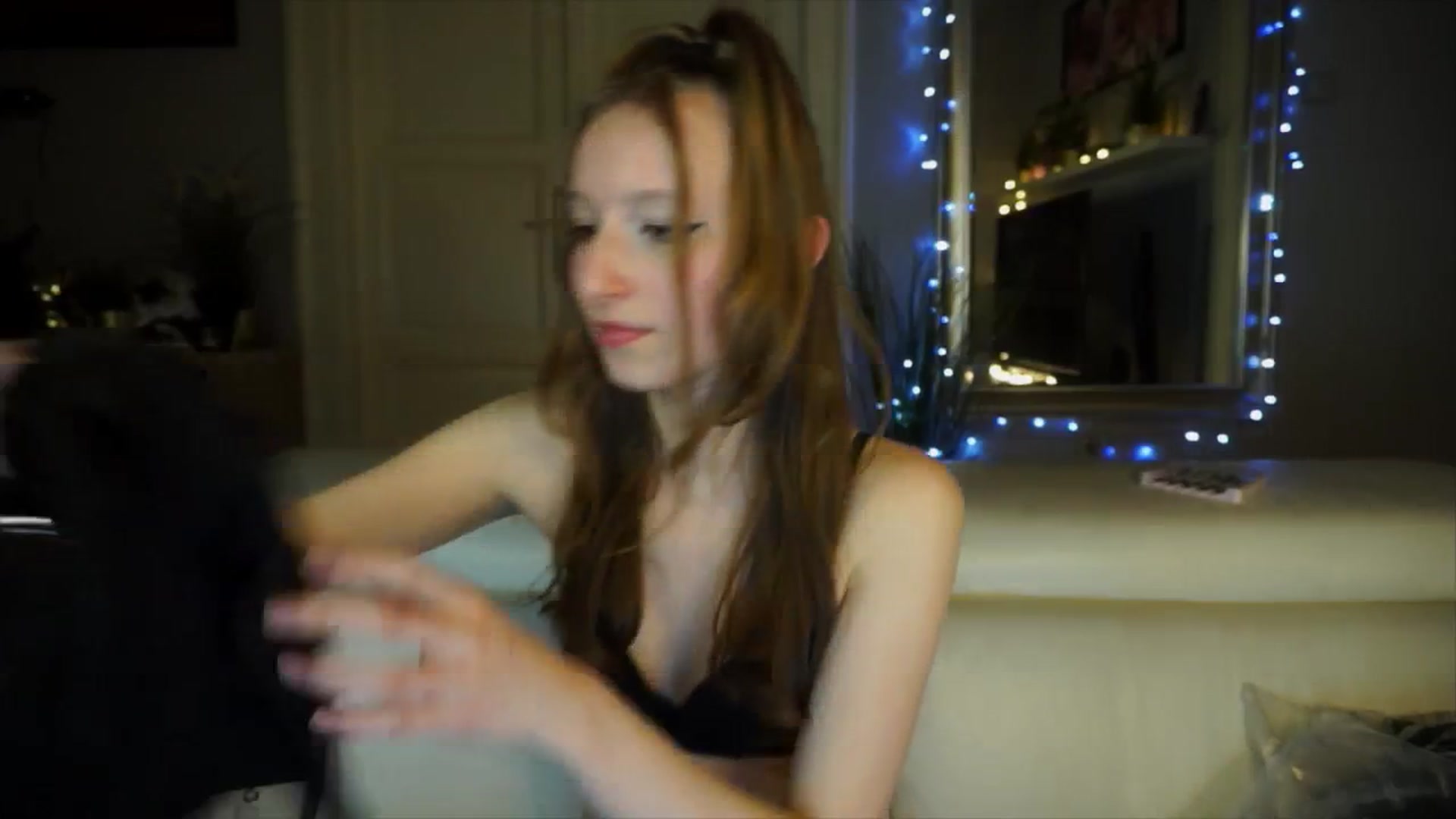 Gallery image thumbnail from Sw33t_g1rl's myfreecams stream on, 04/08/2026, 21:22 image 10 of 20