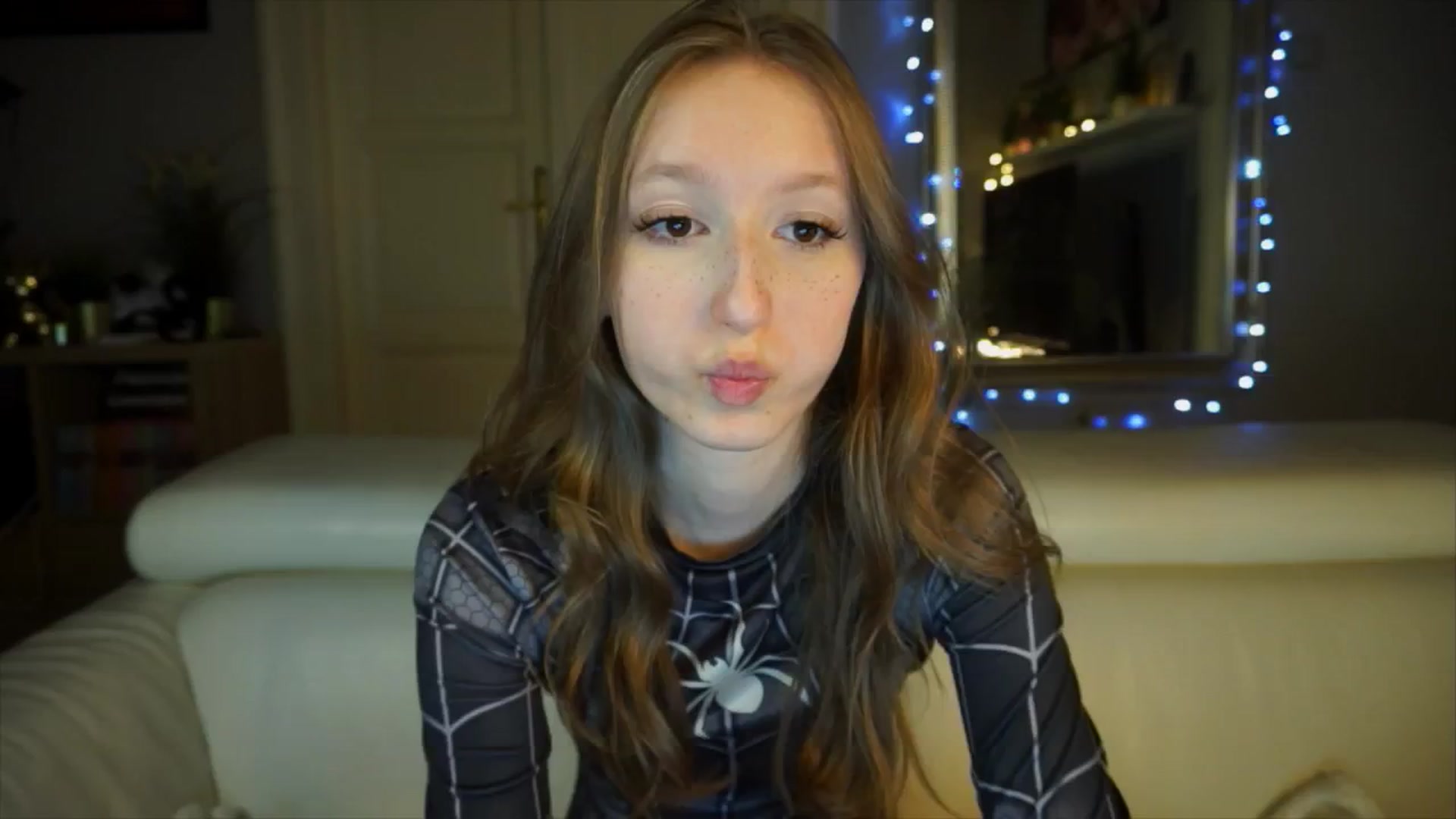 Gallery image thumbnail from Sw33t_g1rl's myfreecams stream on, 04/09/2026, 18:27 image 17 of 20