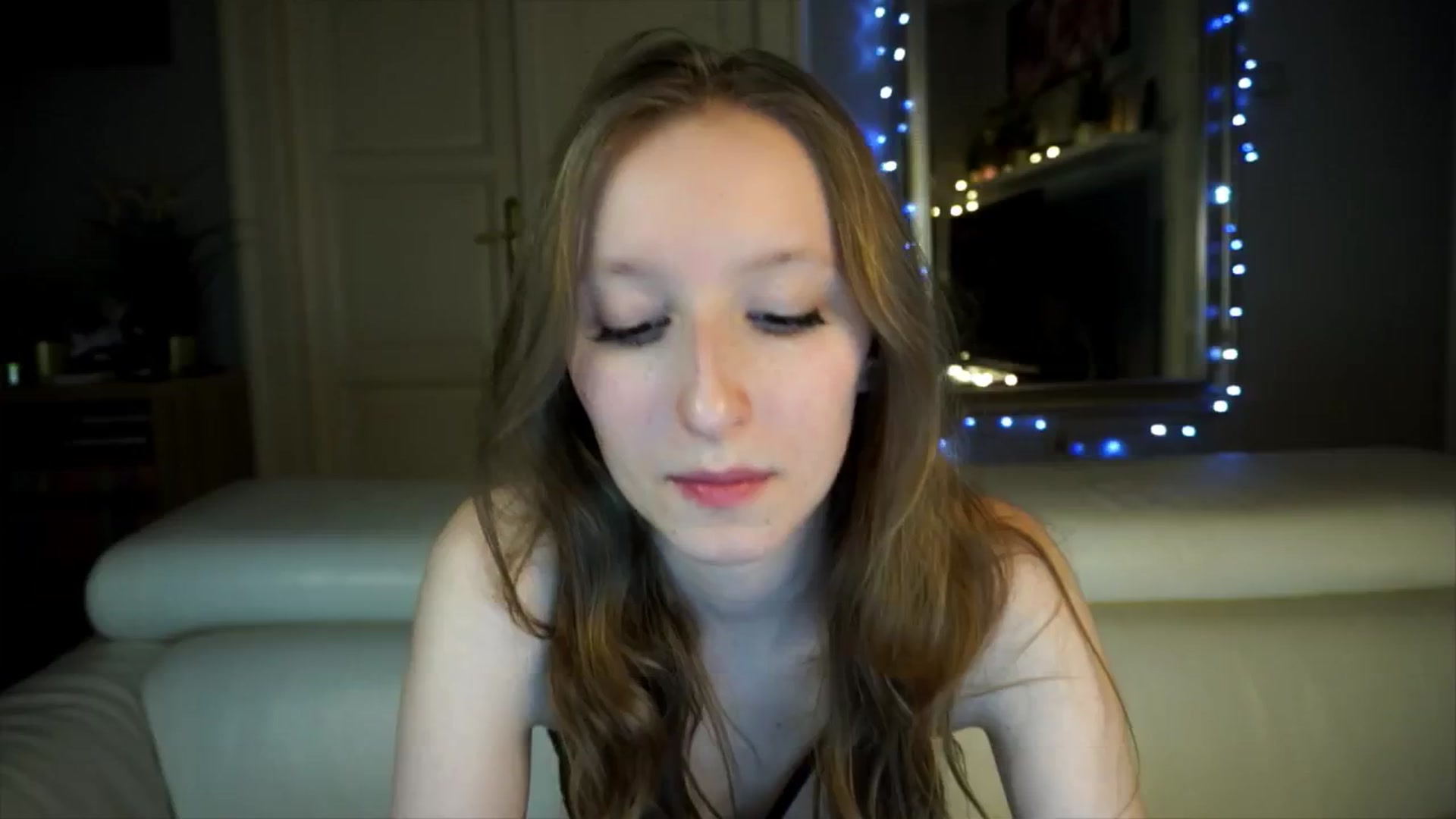 Gallery image thumbnail from Sw33t_g1rl's myfreecams stream on, 04/10/2026, 21:00 image 17 of 20