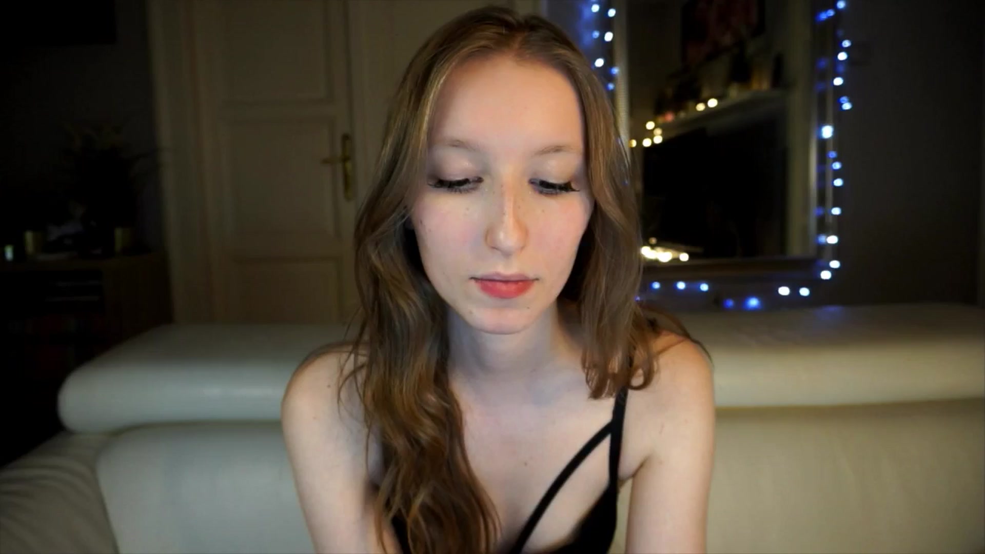 Gallery image thumbnail from Sw33t_g1rl's myfreecams stream on, 04/10/2026, 21:00 image 13 of 20