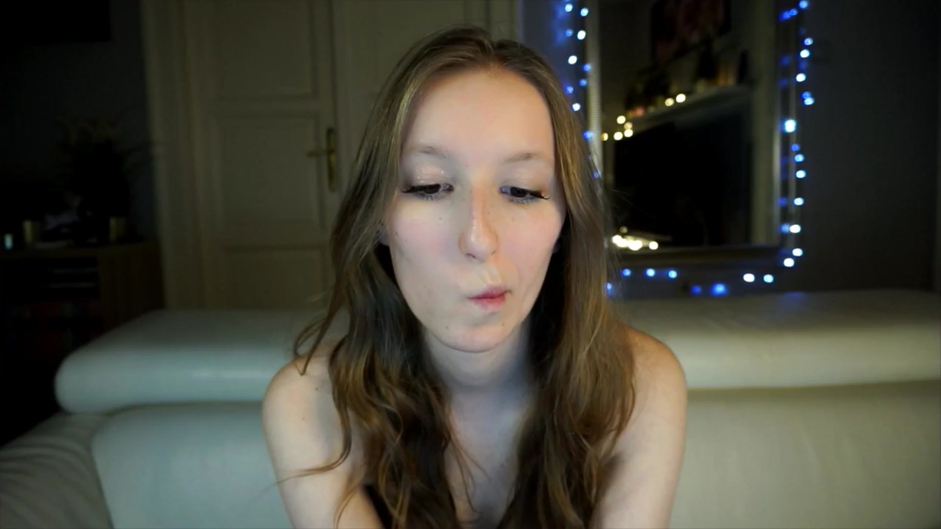 Gallery image thumbnail from Sw33t_g1rl's myfreecams stream on, 04/10/2026, 21:00 image 18 of 20