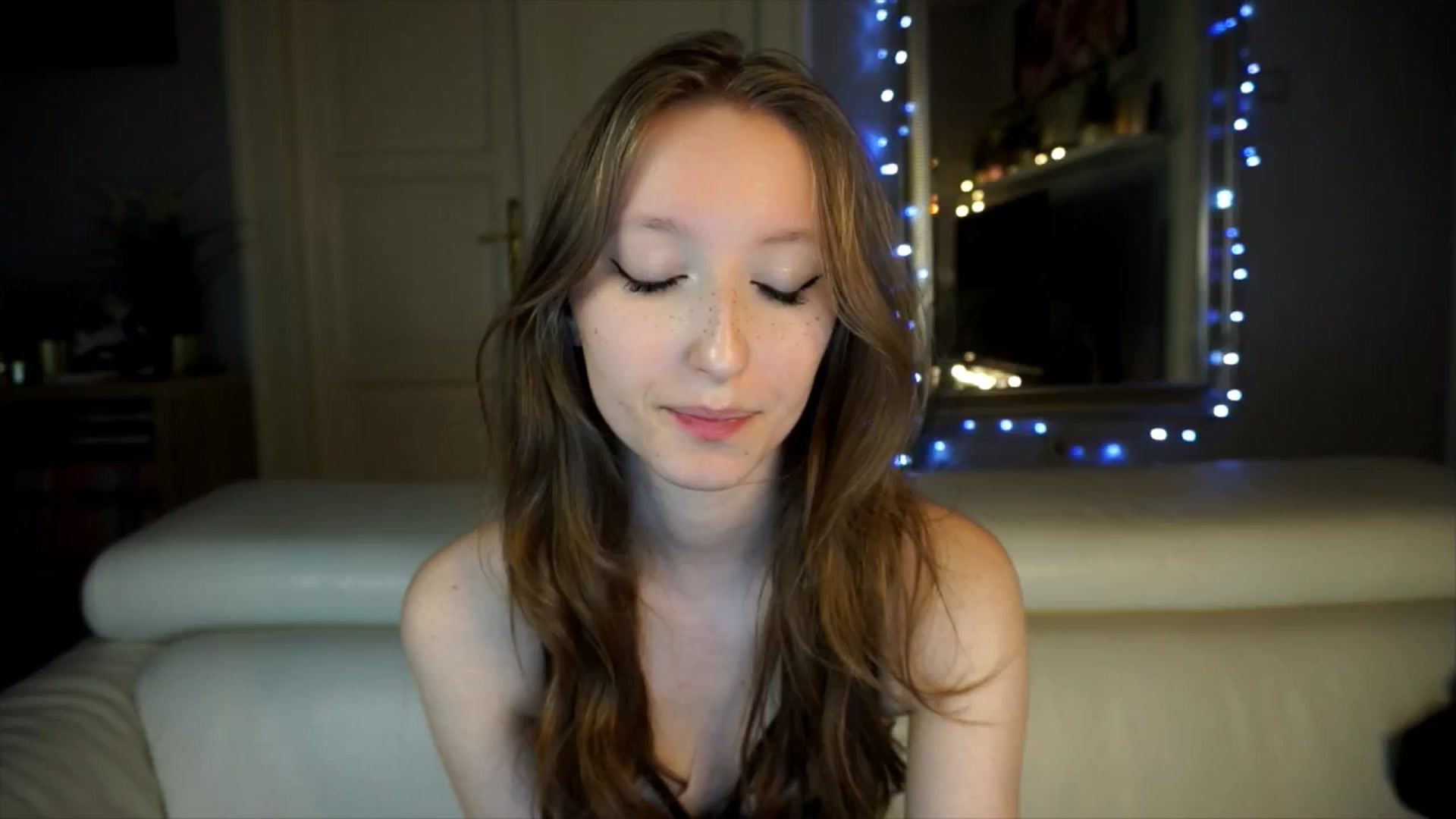 Gallery image thumbnail from Sw33t_g1rl's myfreecams stream on, 04/11/2026, 17:02 image 14 of 20