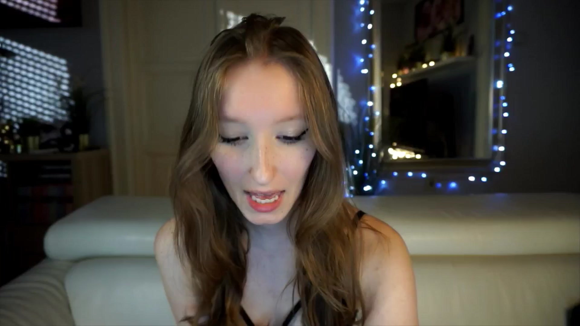 Gallery image thumbnail from Sw33t_g1rl's myfreecams stream on, 04/11/2026, 17:02 image 8 of 20