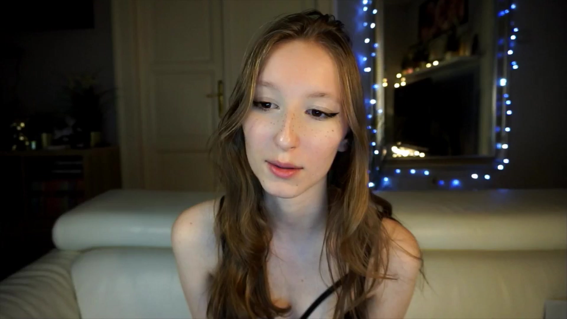 Gallery image thumbnail from Sw33t_g1rl's myfreecams stream on, 04/11/2026, 17:02 image 19 of 20
