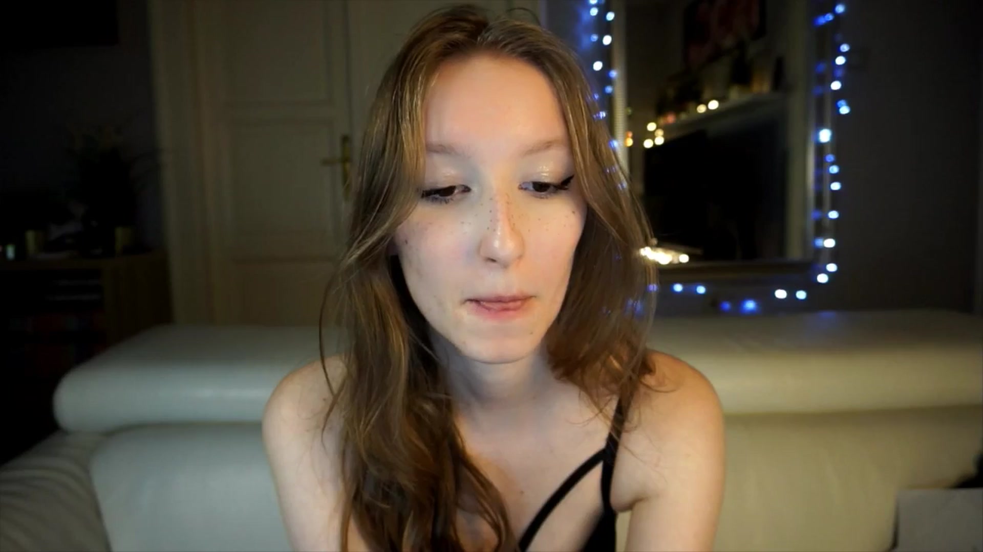 Gallery image thumbnail from Sw33t_g1rl's myfreecams stream on, 04/11/2026, 17:02 image 16 of 20