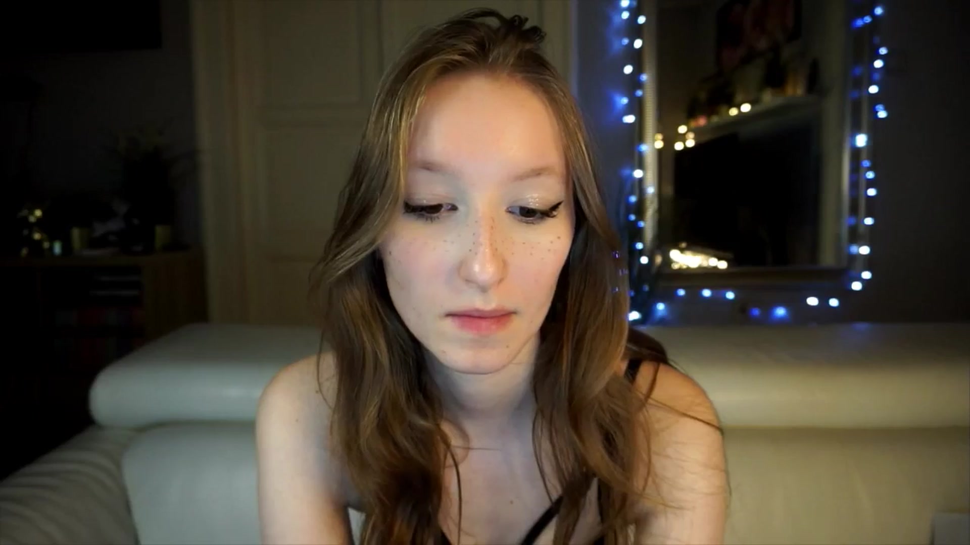 Gallery image thumbnail from Sw33t_g1rl's myfreecams stream on, 04/11/2026, 17:02 image 18 of 20
