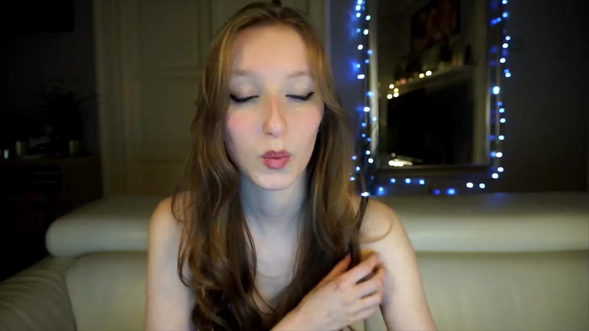 Gallery image thumbnail from Sw33t_g1rl's myfreecams stream on, 04/14/2026, 20:51 image 14 of 20