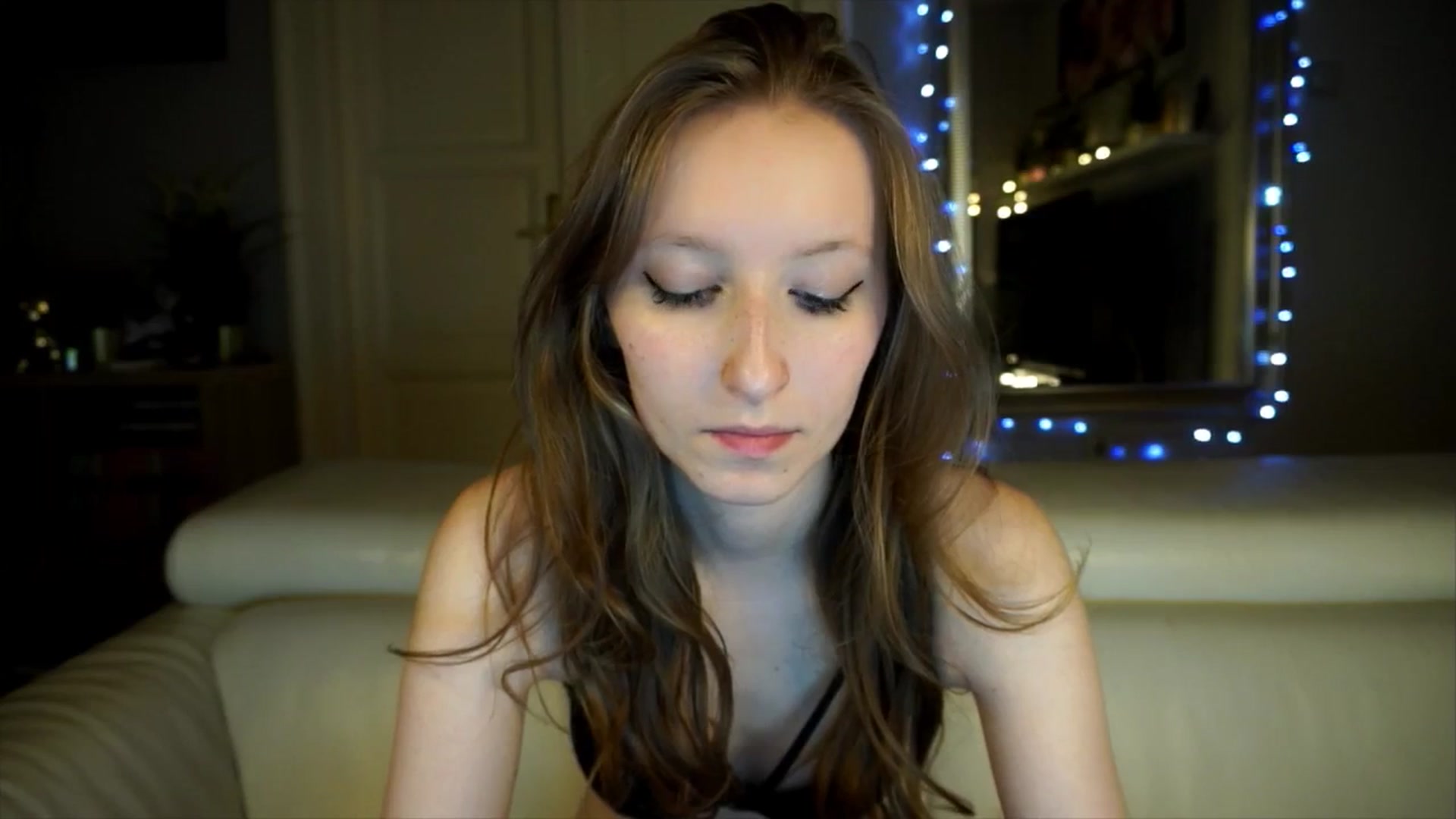 Gallery image thumbnail from Sw33t_g1rl's myfreecams stream on, 04/16/2026, 18:11 image 17 of 20
