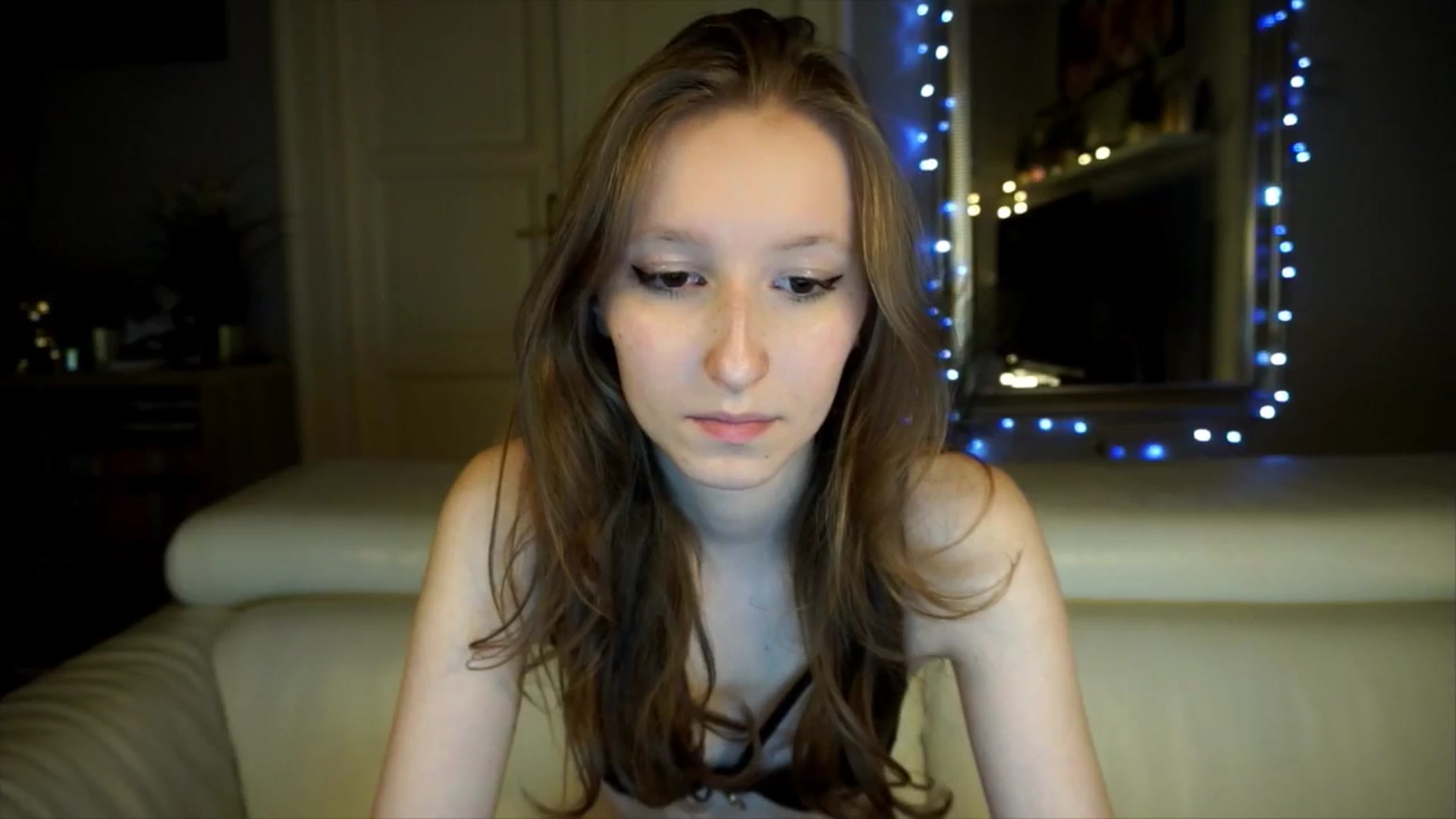 Gallery image thumbnail from Sw33t_g1rl's myfreecams stream on, 04/16/2026, 18:11 image 18 of 20