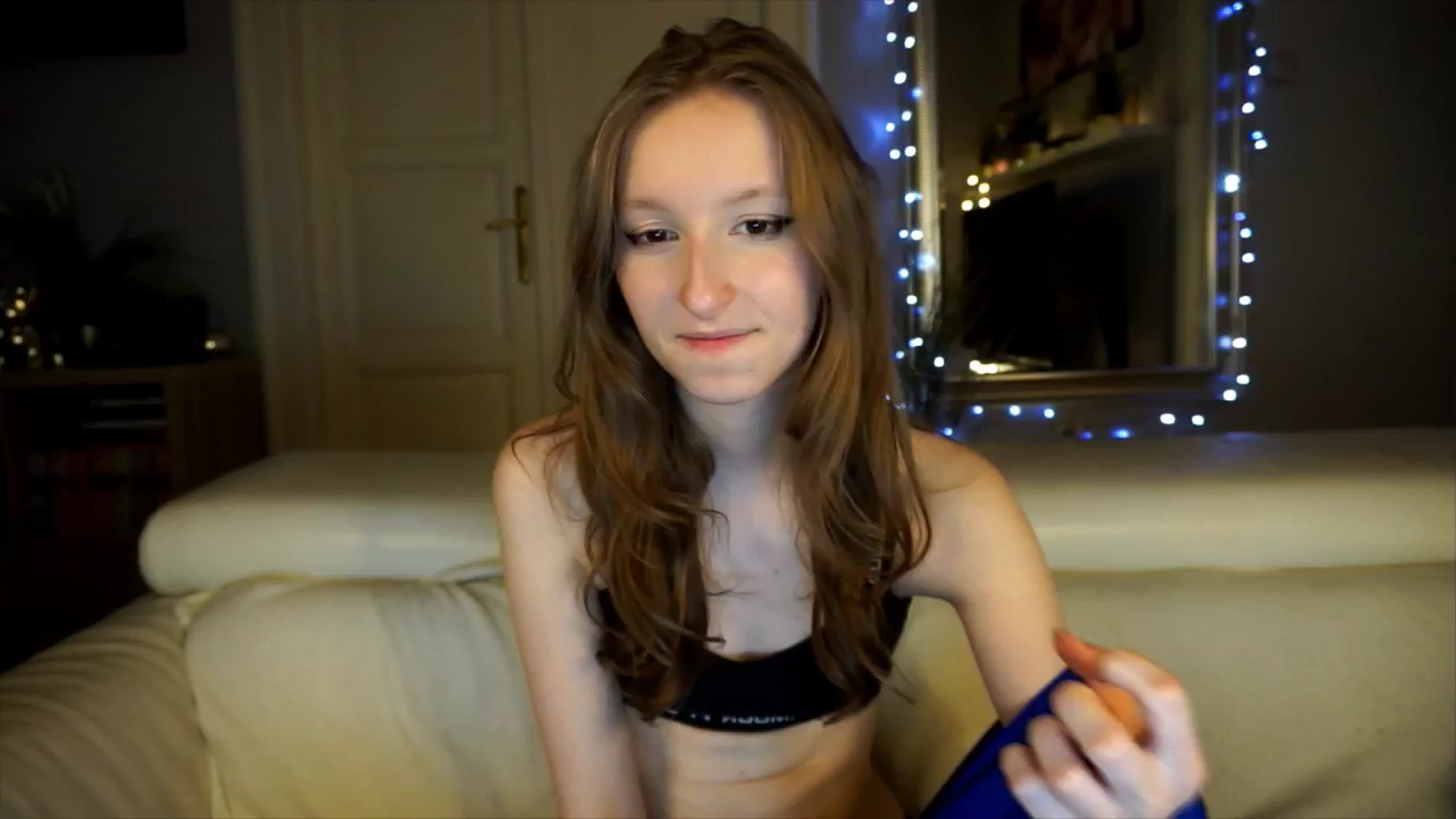 Gallery image thumbnail from Sw33t_g1rl's myfreecams stream on, 04/17/2026, 17:06 image 5 of 20
