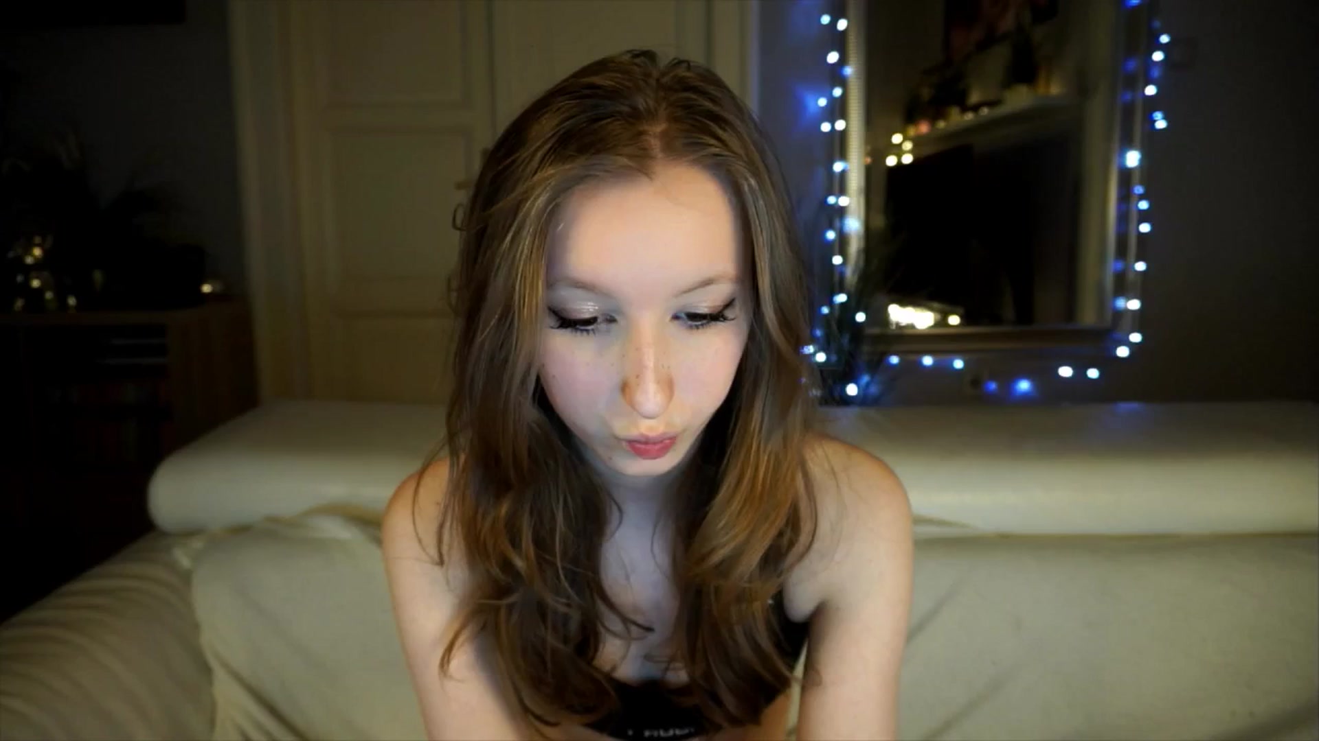 Gallery image thumbnail from Sw33t_g1rl's myfreecams stream on, 04/18/2026, 17:27 image 8 of 20