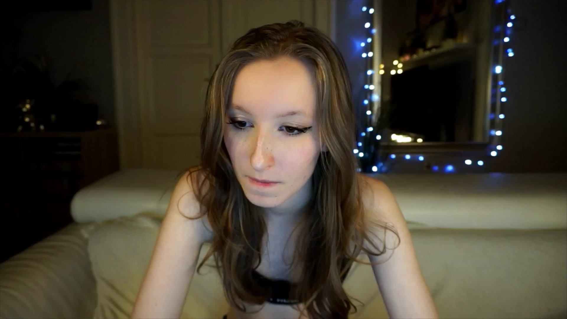 Gallery image thumbnail from Sw33t_g1rl's myfreecams stream on, 04/18/2026, 17:27 image 15 of 20