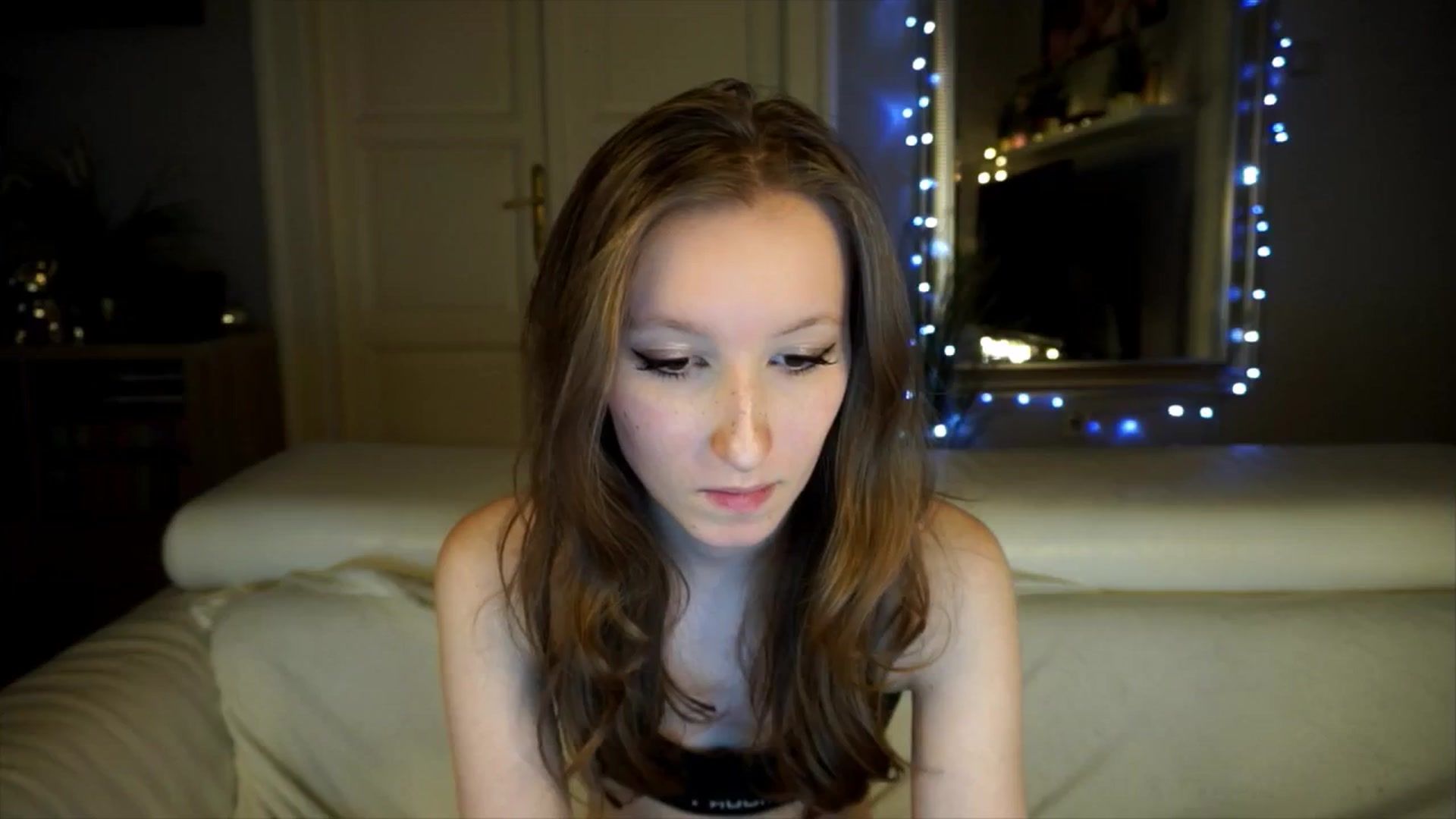 Gallery image thumbnail from Sw33t_g1rl's myfreecams stream on, 04/18/2026, 17:27 image 9 of 20