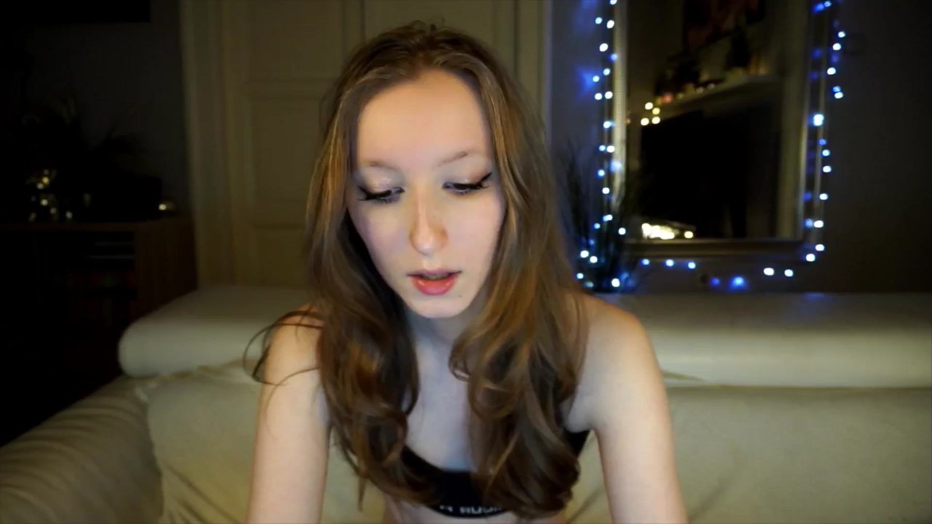 Gallery image thumbnail from Sw33t_g1rl's myfreecams stream on, 04/18/2026, 17:27 image 12 of 20