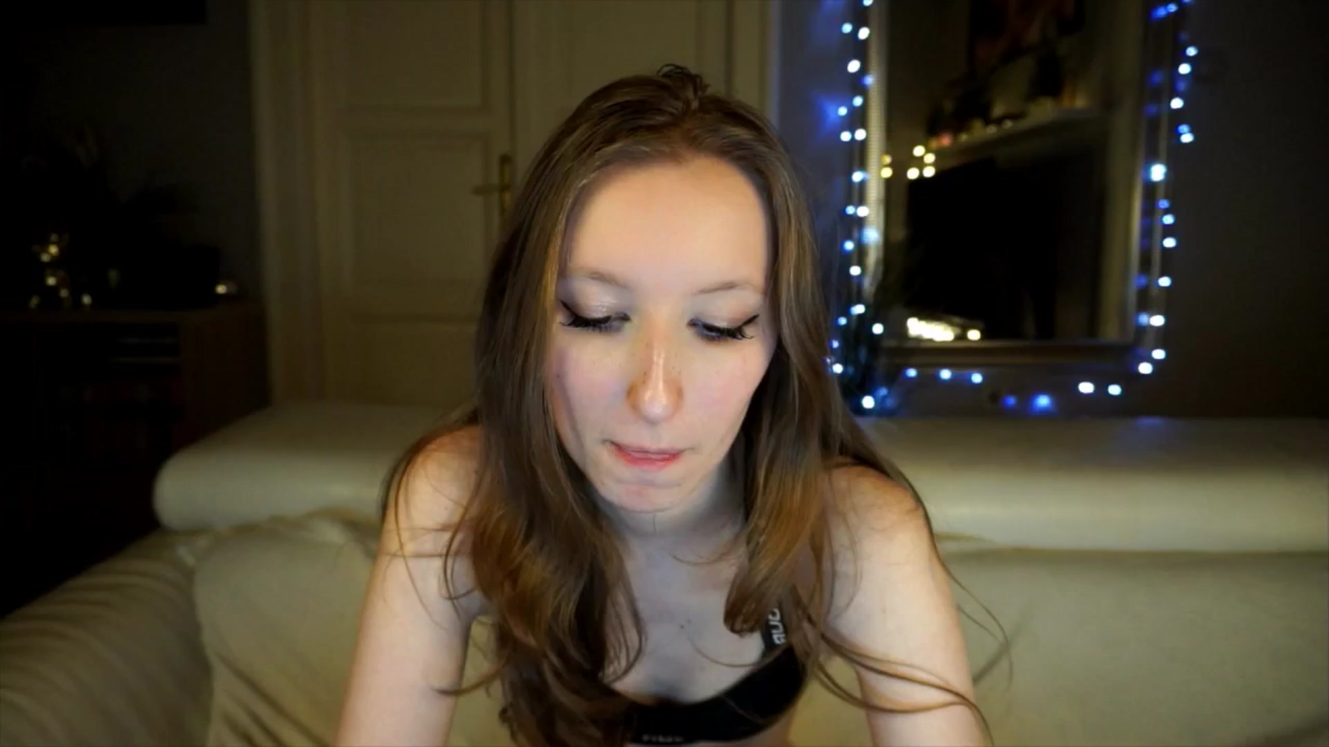 Gallery image thumbnail from Sw33t_g1rl's myfreecams stream on, 04/18/2026, 18:58 image 16 of 20