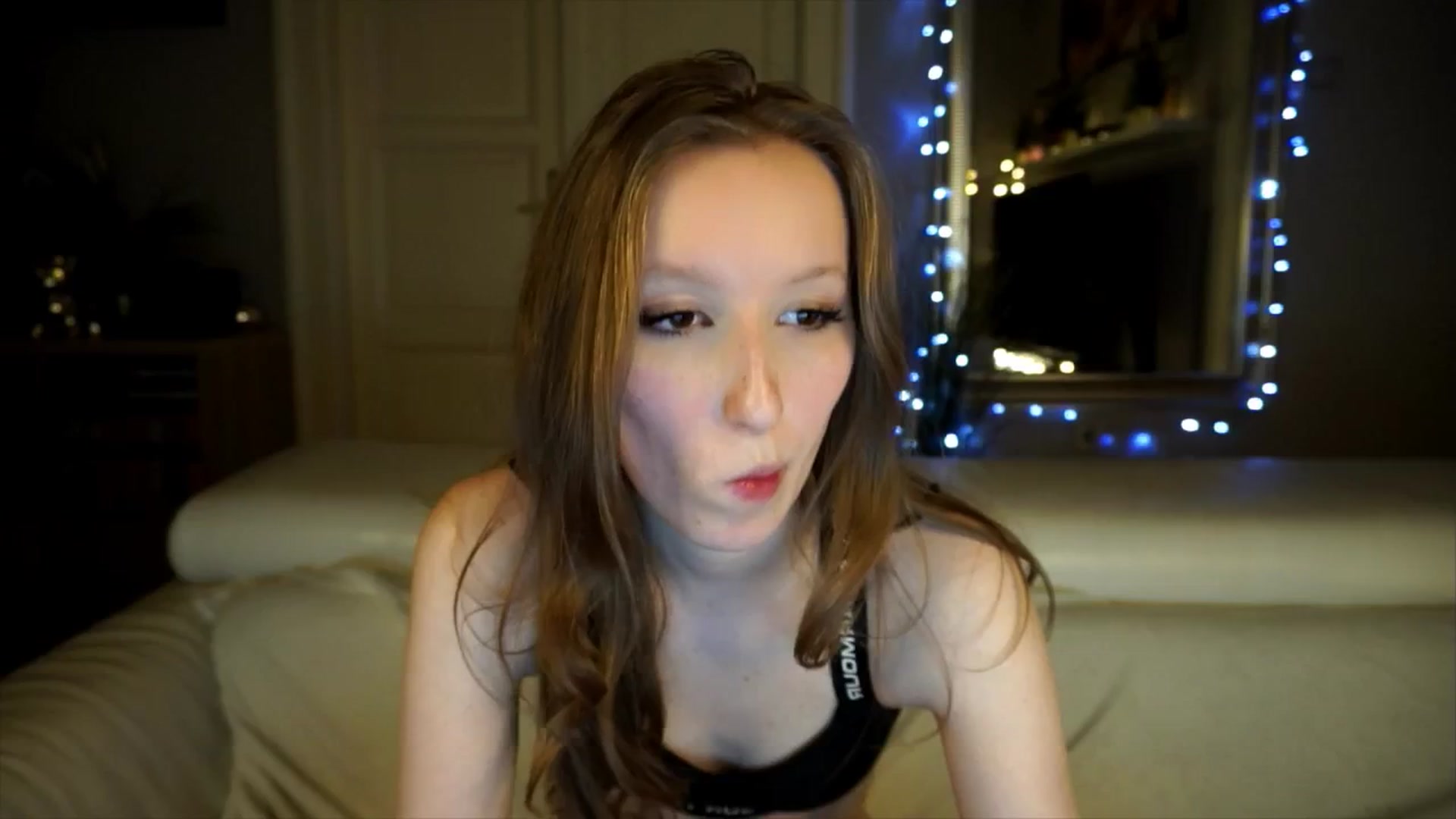 Gallery image thumbnail from Sw33t_g1rl's myfreecams stream on, 04/18/2026, 18:58 image 15 of 20