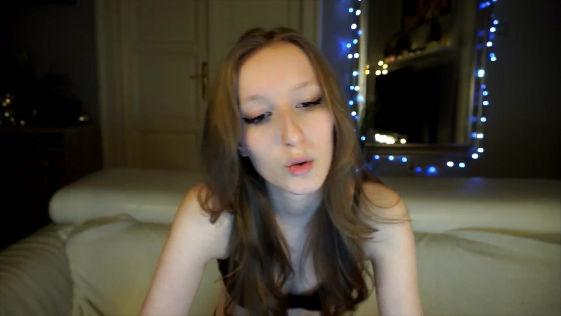 Gallery image thumbnail from Sw33t_g1rl's myfreecams stream on, 04/19/2026, 18:00 image 19 of 20