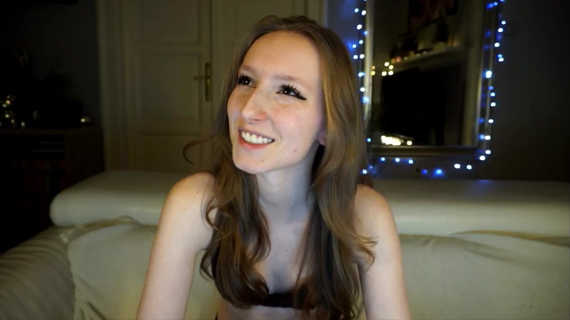 Gallery image thumbnail from Sw33t_g1rl's myfreecams stream on, 04/19/2026, 18:00 image 18 of 20