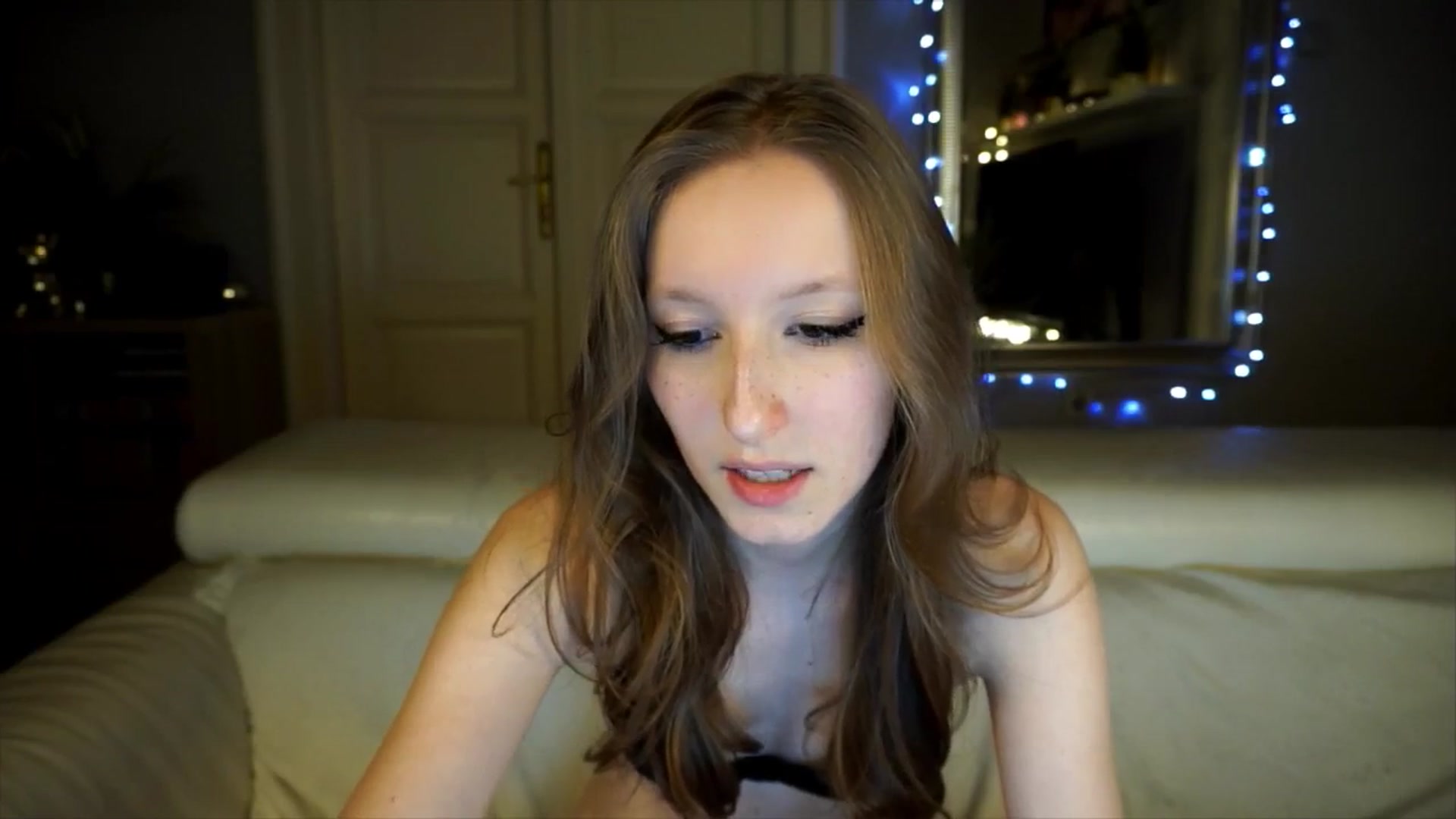 Gallery image thumbnail from Sw33t_g1rl's myfreecams stream on, 04/19/2026, 19:02 image 4 of 20