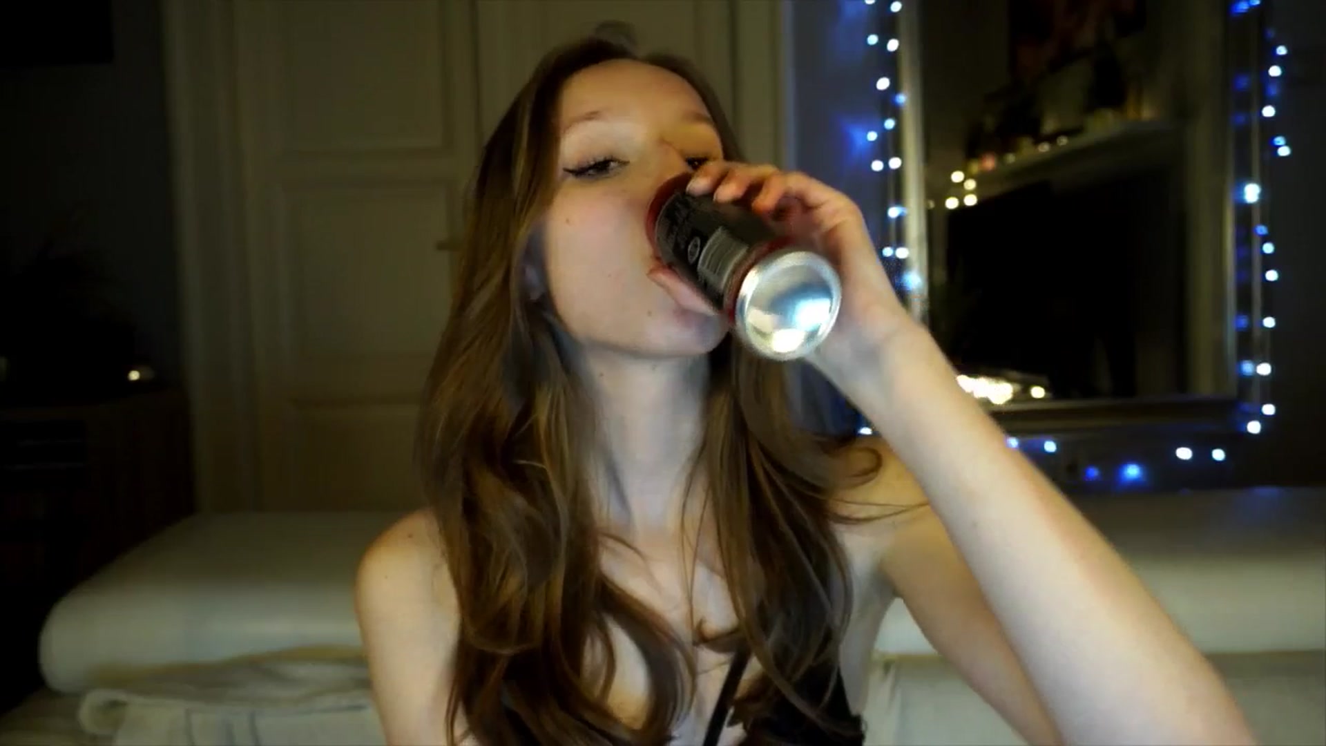 Gallery image thumbnail from Sw33t_g1rl's myfreecams stream on, 04/20/2026, 18:14 image 16 of 20