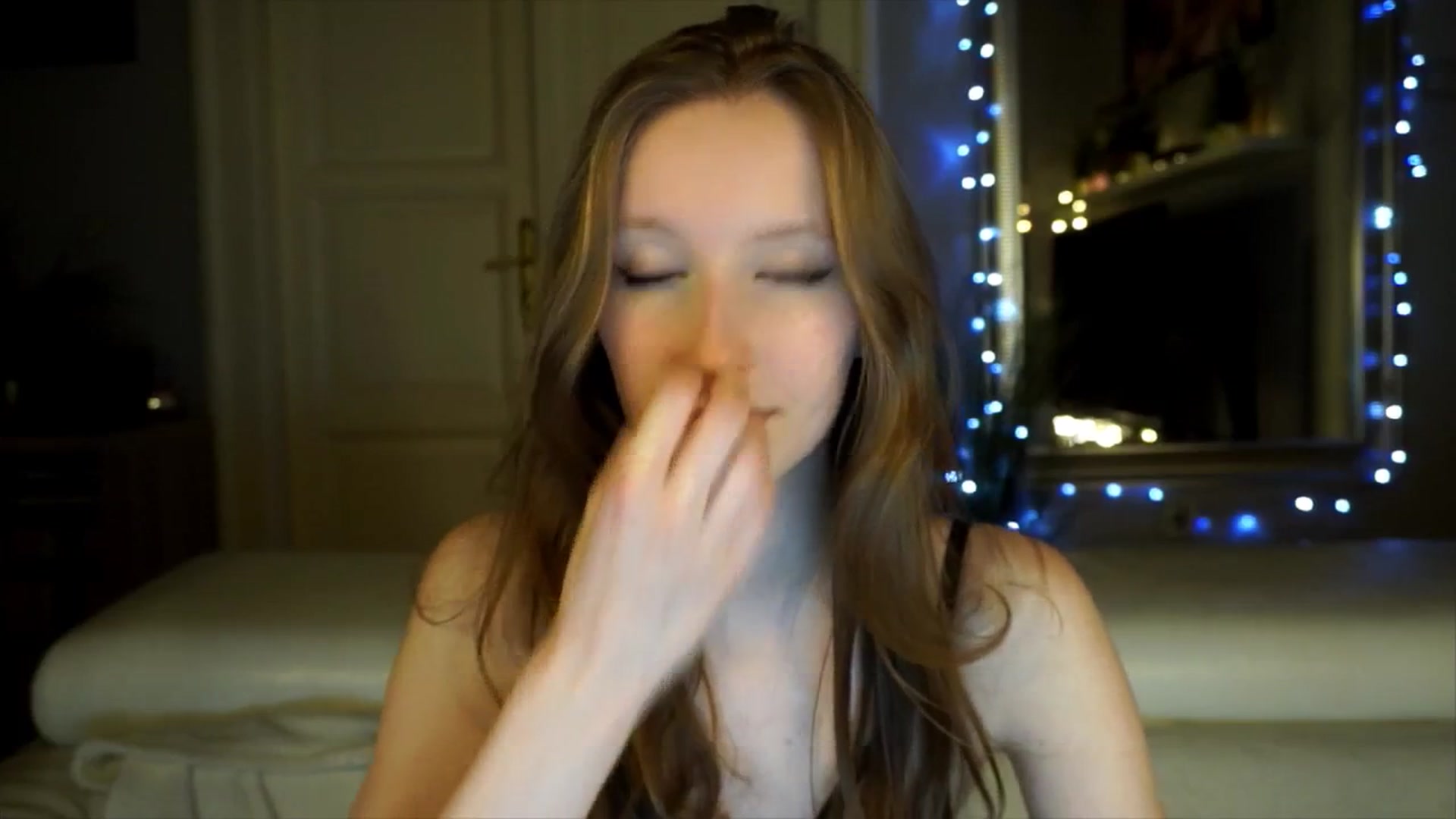 Gallery image thumbnail from Sw33t_g1rl's myfreecams stream on, 04/20/2026, 18:14 image 20 of 20