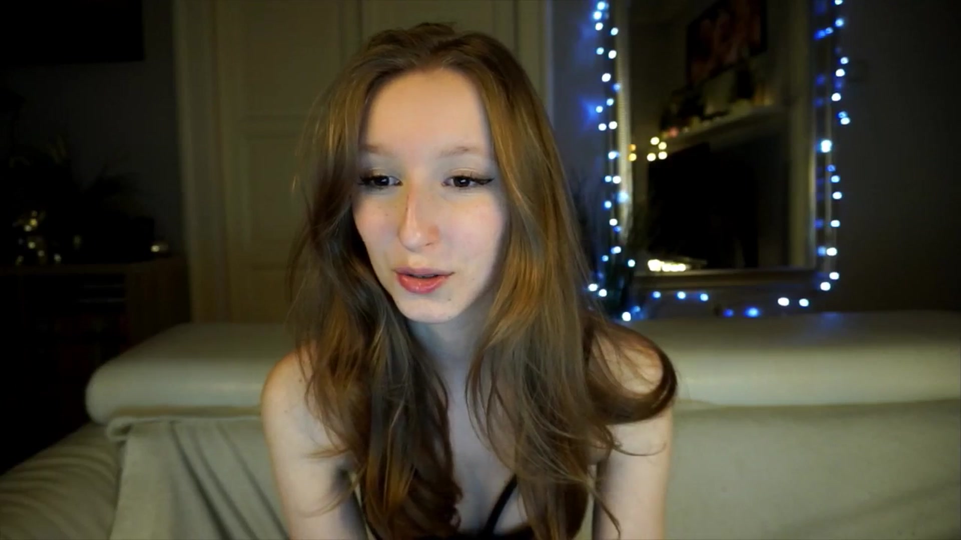 Gallery image thumbnail from Sw33t_g1rl's myfreecams stream on, 04/20/2026, 18:14 image 3 of 20