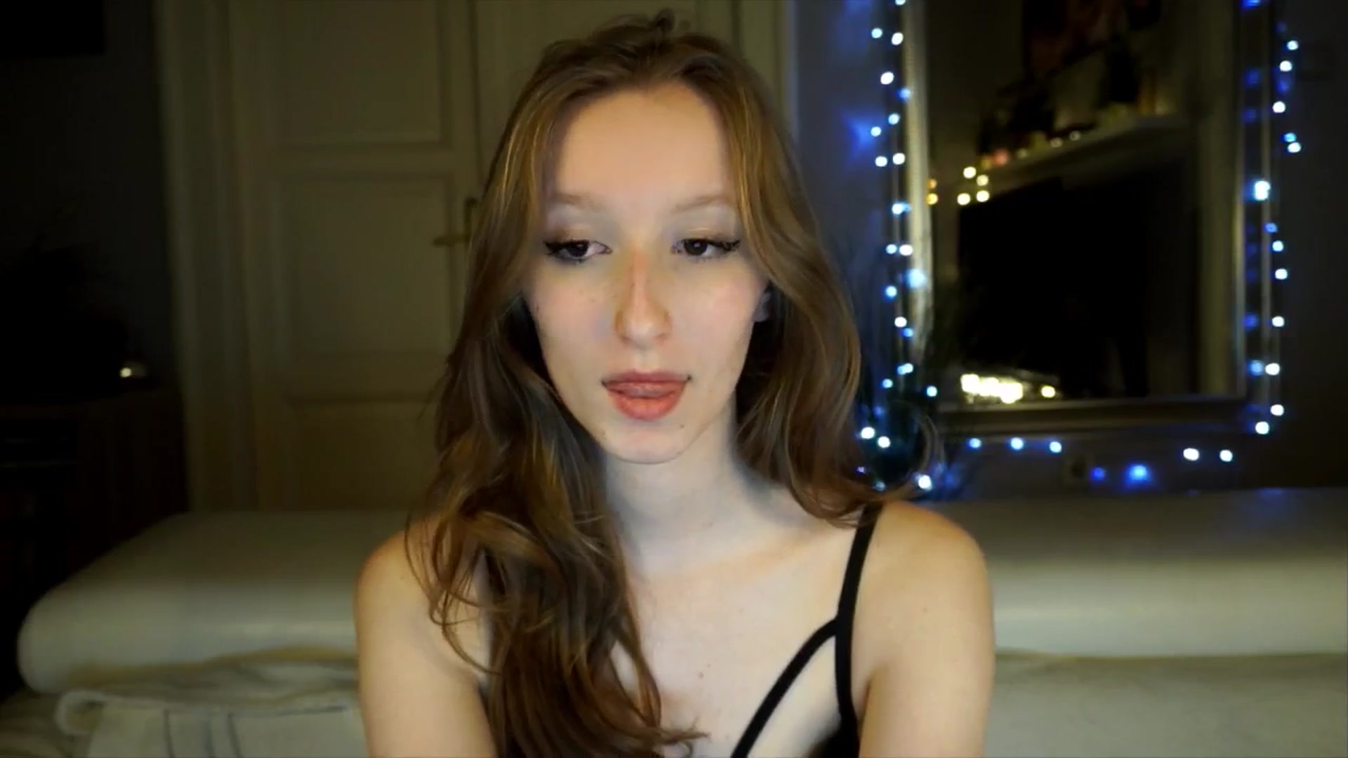 Gallery image thumbnail from Sw33t_g1rl's myfreecams stream on, 04/20/2026, 18:14 image 18 of 20