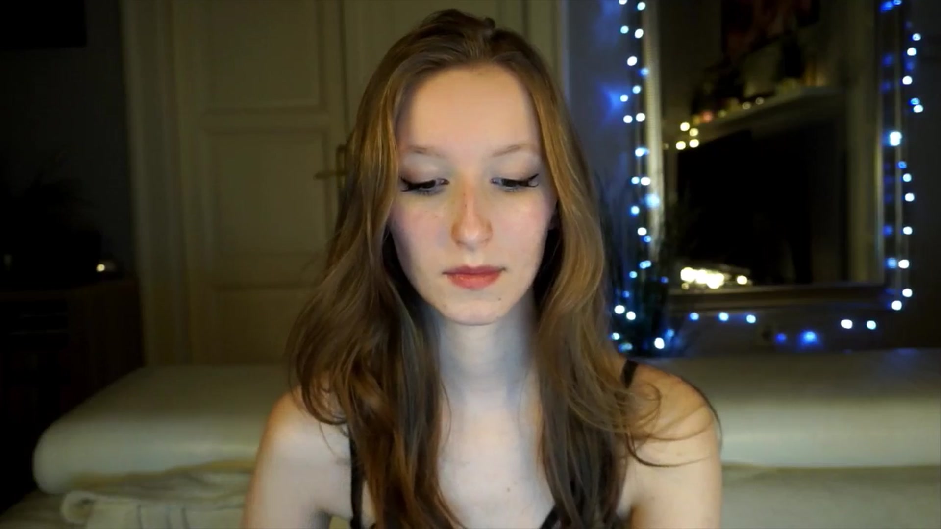 Gallery image thumbnail from Sw33t_g1rl's myfreecams stream on, 04/20/2026, 18:14 image 14 of 20