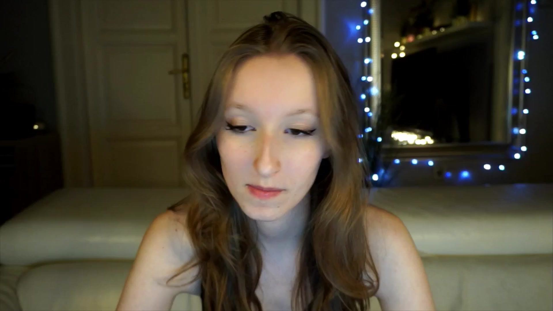 Gallery image thumbnail from Sw33t_g1rl's myfreecams stream on, 04/20/2026, 20:27 image 15 of 20
