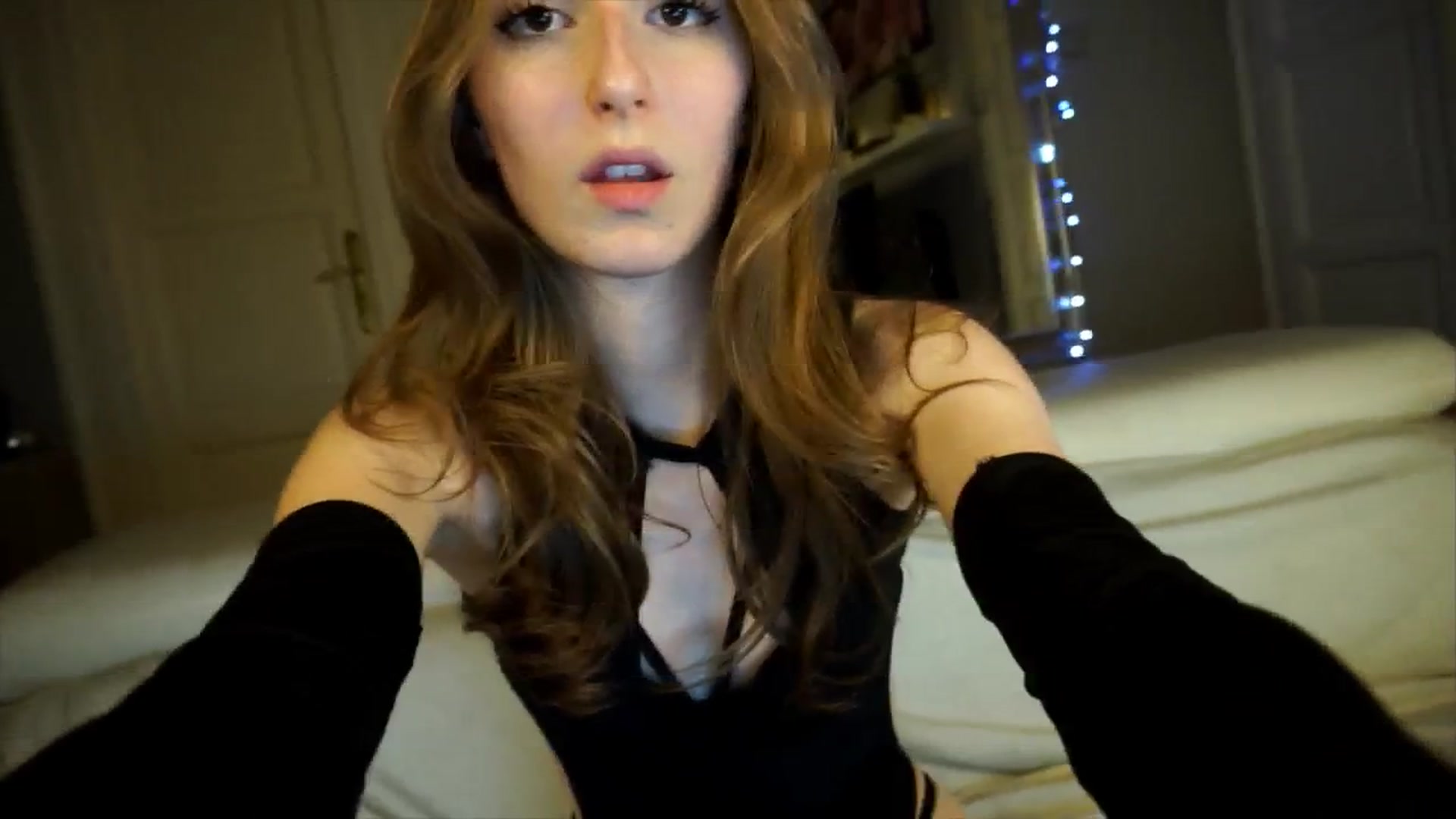 Gallery image thumbnail from Sw33t_g1rl's myfreecams stream on, 04/21/2026, 19:01 image 9 of 20