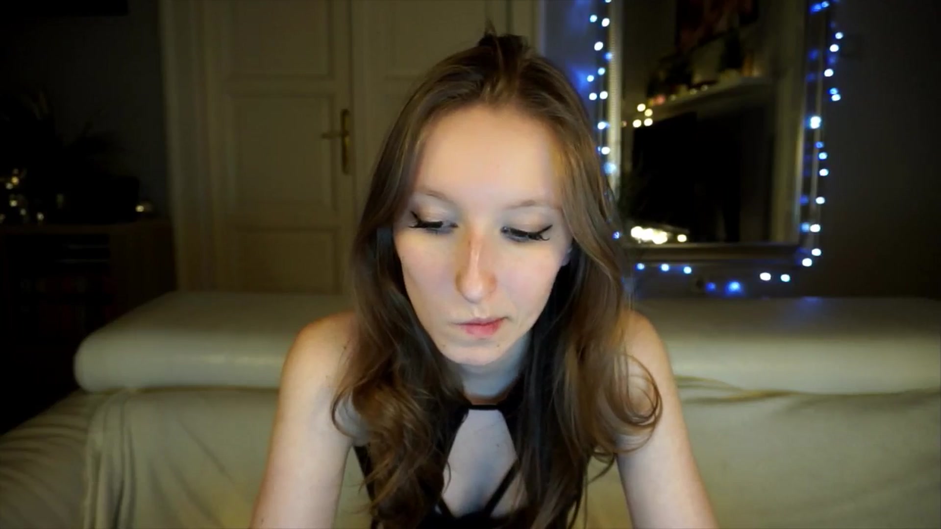 Gallery image thumbnail from Sw33t_g1rl's myfreecams stream on, 04/21/2026, 19:01 image 16 of 20