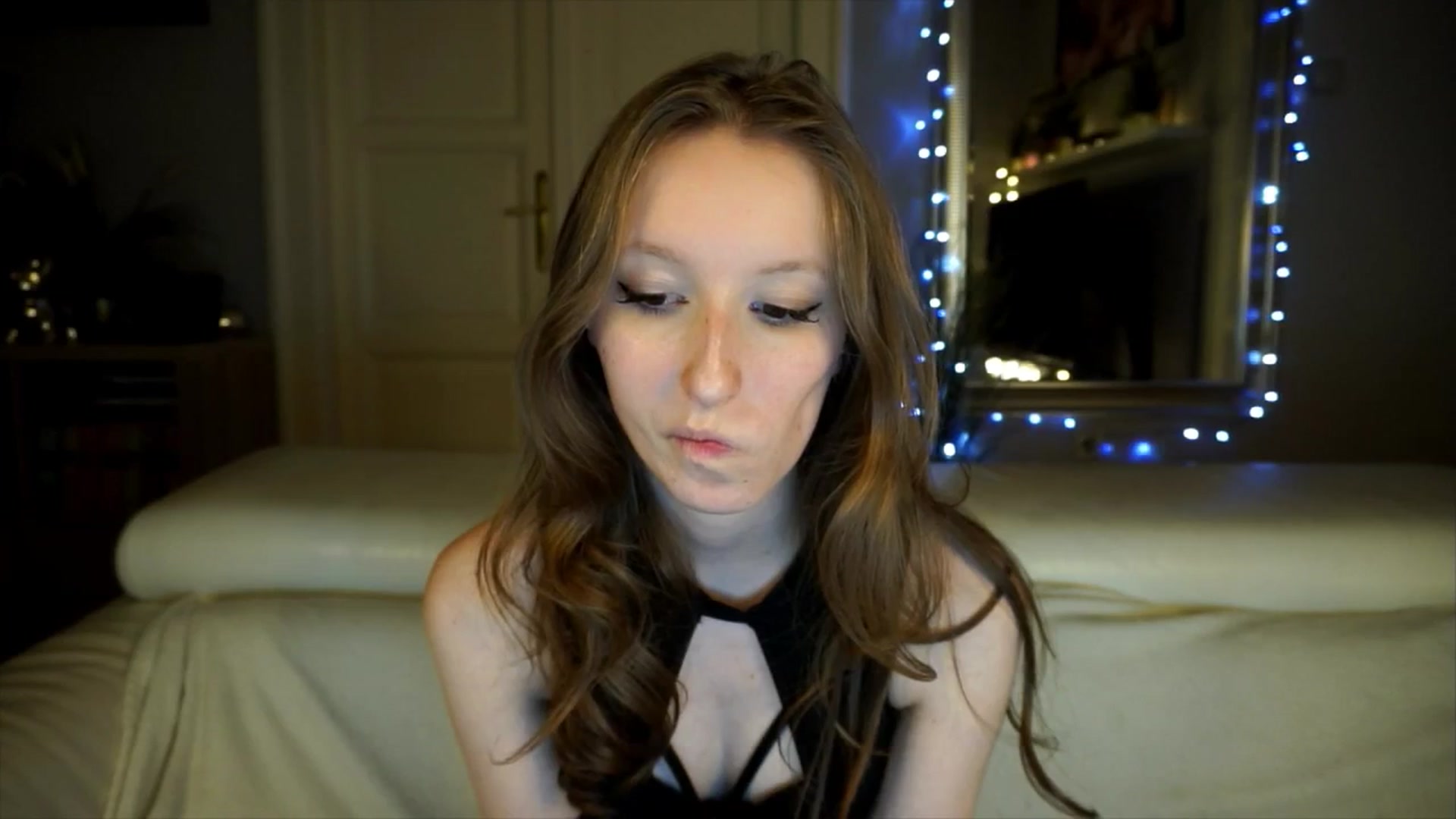 Gallery image thumbnail from Sw33t_g1rl's myfreecams stream on, 04/21/2026, 19:01 image 19 of 20