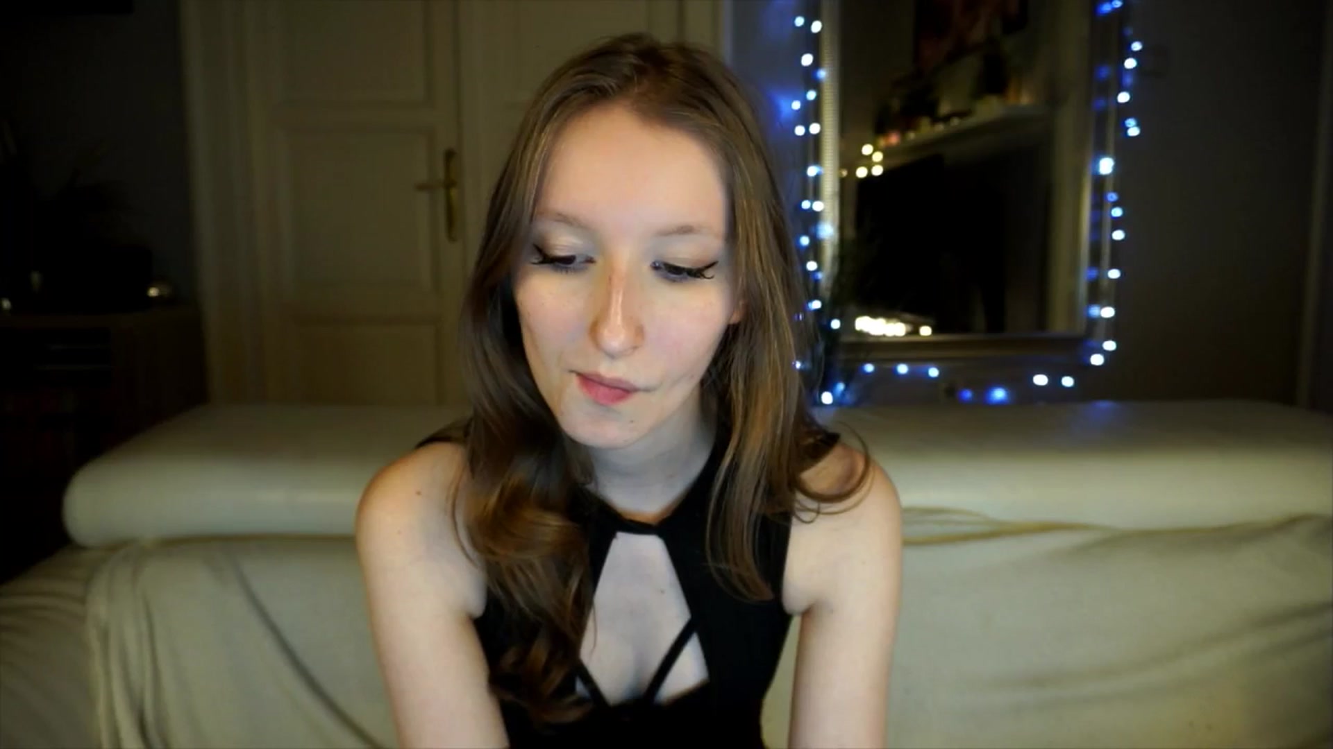 Gallery image thumbnail from Sw33t_g1rl's myfreecams stream on, 04/21/2026, 19:01 image 13 of 20