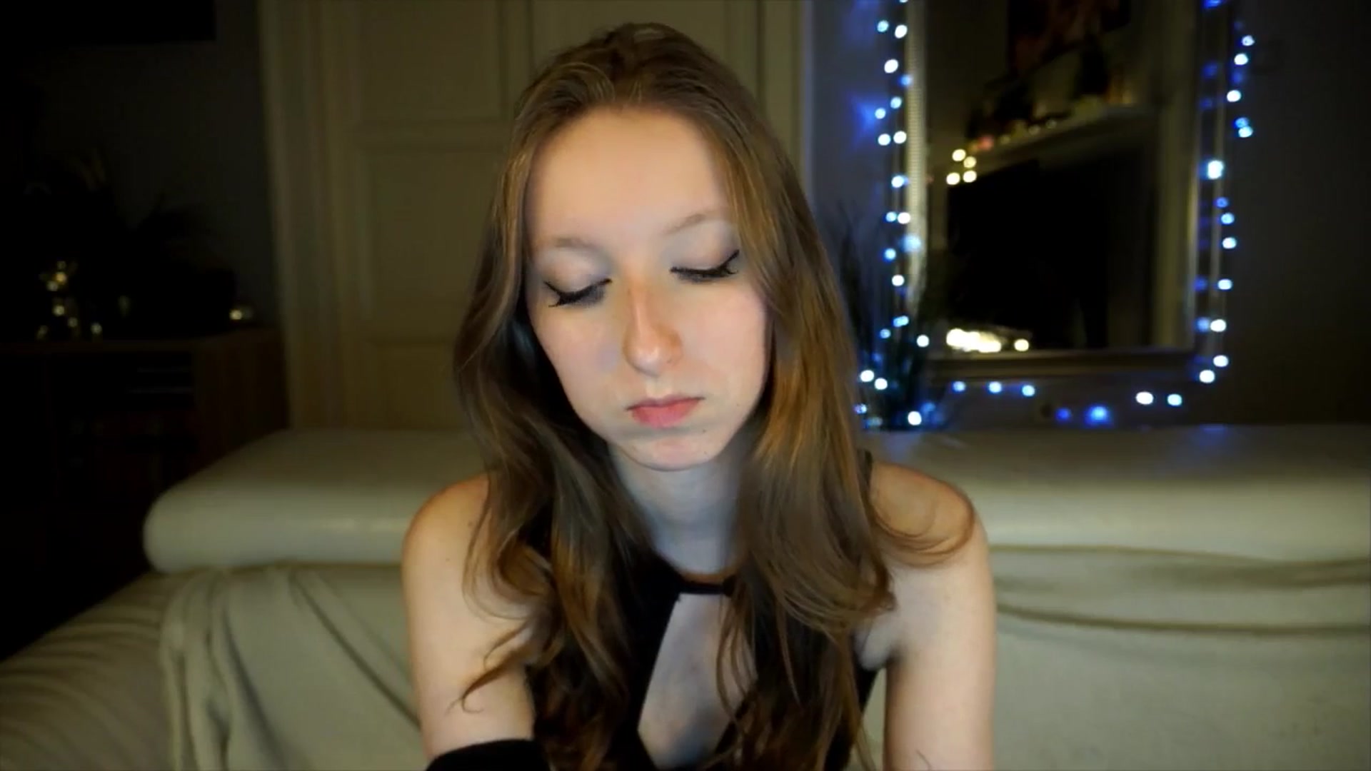 Gallery image thumbnail from Sw33t_g1rl's myfreecams stream on, 04/21/2026, 19:01 image 8 of 20