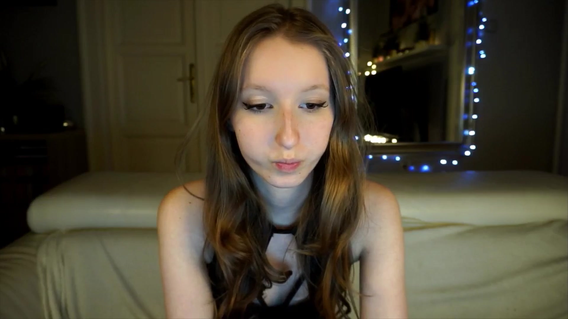Gallery image thumbnail from Sw33t_g1rl's myfreecams stream on, 04/21/2026, 19:01 image 11 of 20