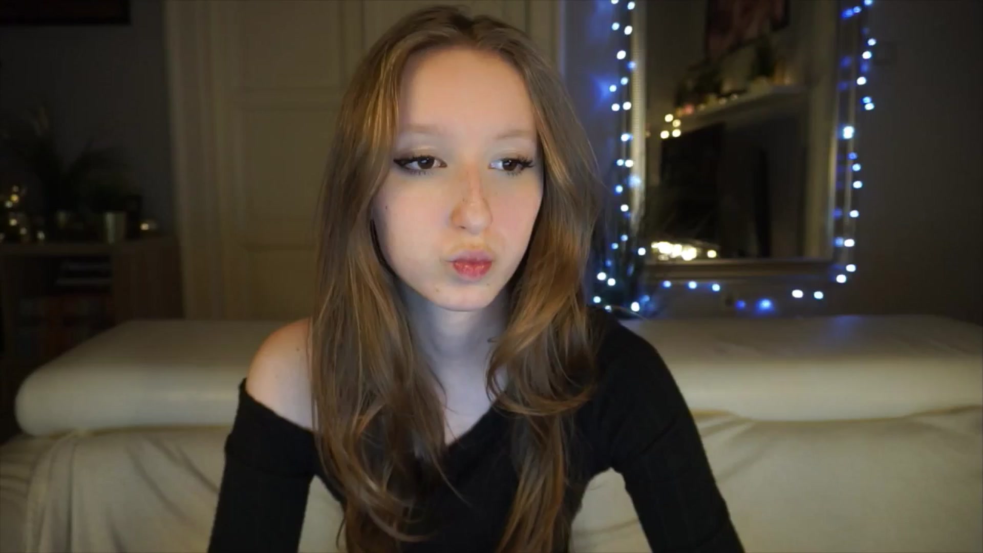 Gallery image thumbnail from Sw33t_g1rl's myfreecams stream on, 04/24/2026, 17:56 image 10 of 20