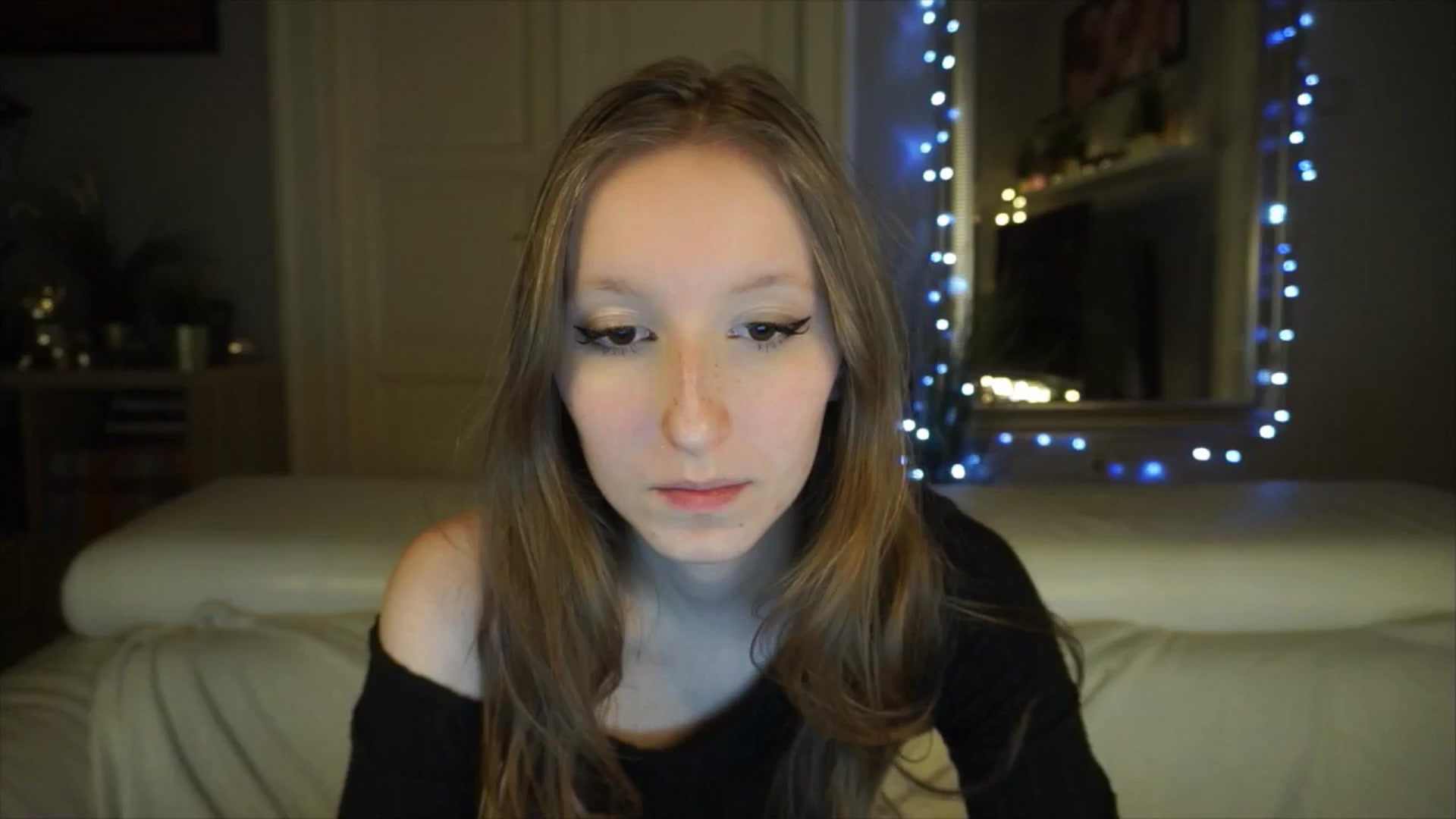Gallery image thumbnail from Sw33t_g1rl's myfreecams stream on, 04/24/2026, 20:32 image 14 of 20