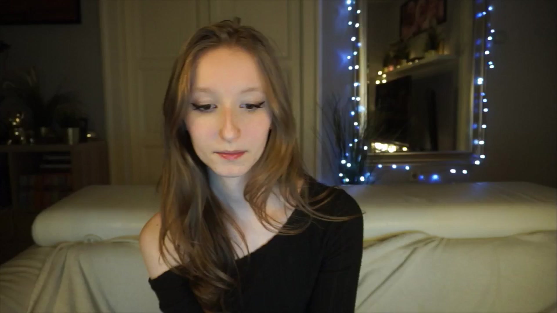 Gallery image thumbnail from Sw33t_g1rl's myfreecams stream on, 04/24/2026, 20:32 image 4 of 20