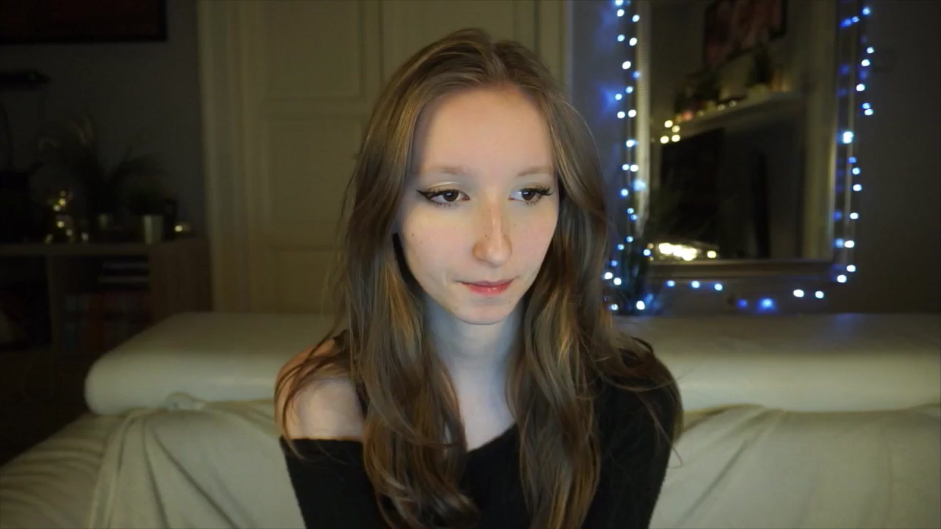 Gallery image thumbnail from Sw33t_g1rl's myfreecams stream on, 04/24/2026, 20:32 image 9 of 20