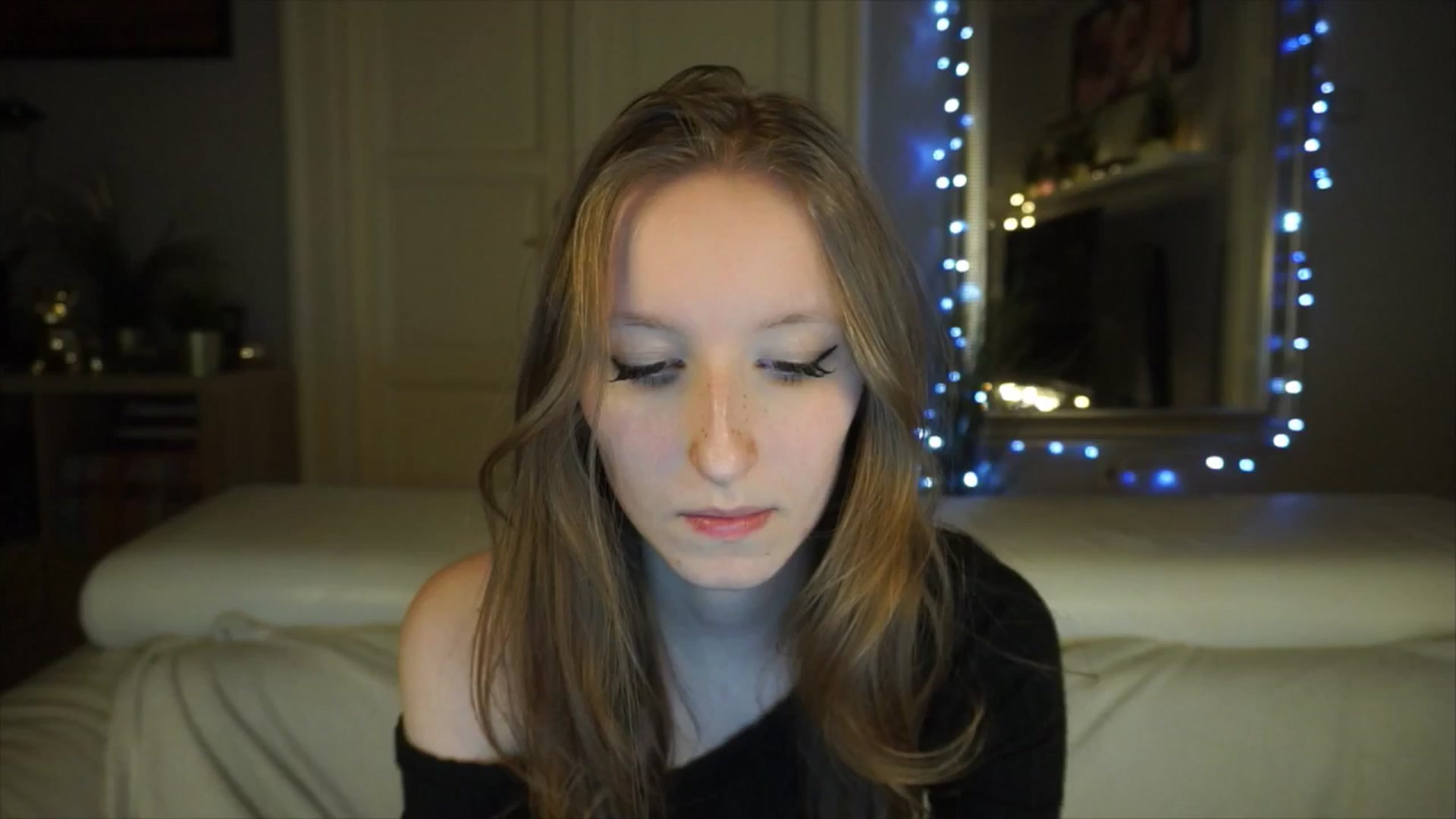 Gallery image thumbnail from Sw33t_g1rl's myfreecams stream on, 04/24/2026, 20:32 image 17 of 20
