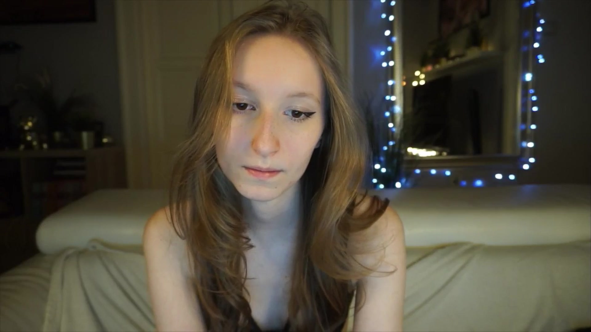 Gallery image thumbnail from Sw33t_g1rl's myfreecams stream on, 04/26/2026, 17:47 image 17 of 20