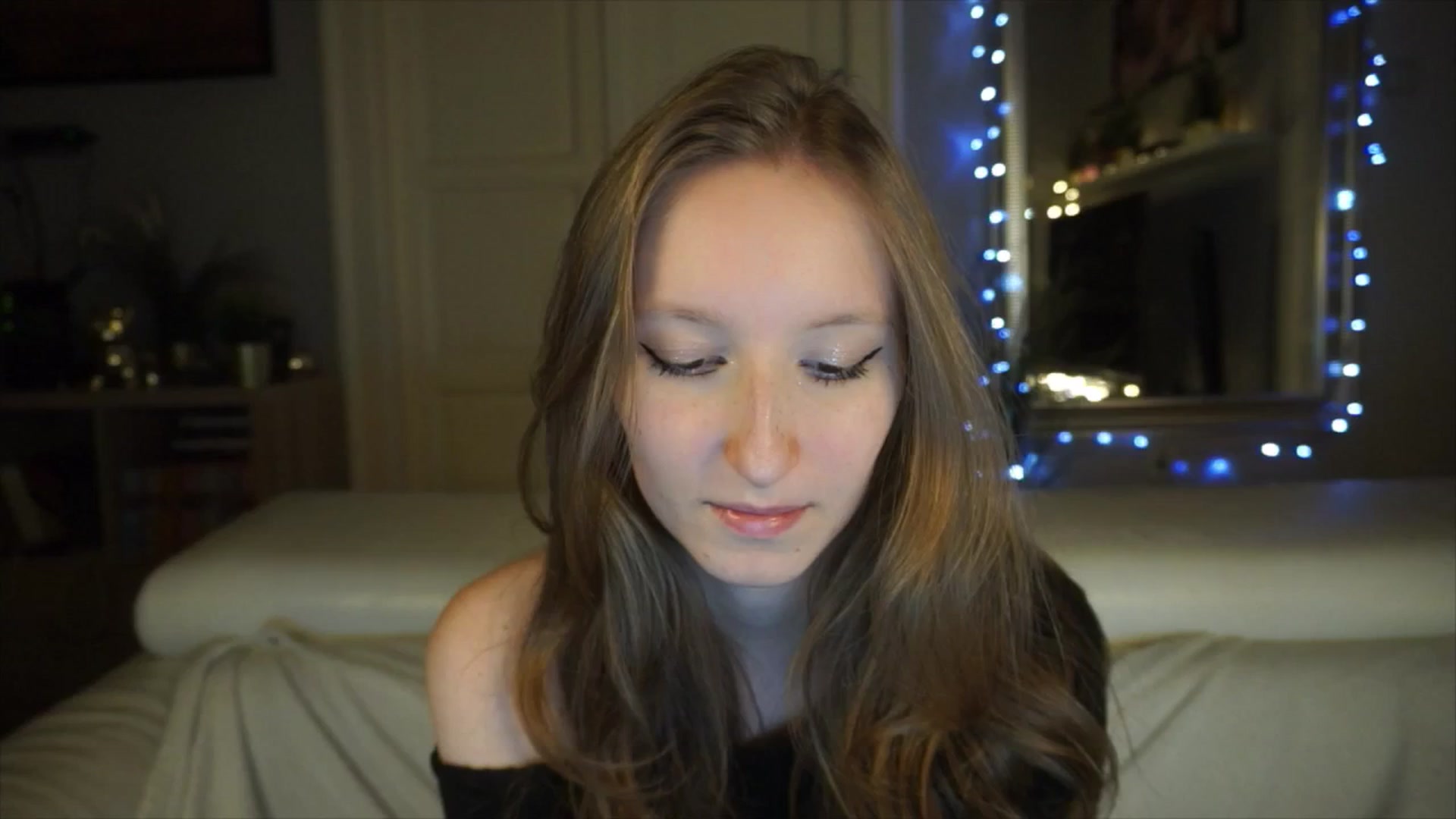 Gallery image thumbnail from Sw33t_g1rl's myfreecams stream on, 04/26/2026, 18:34 image 15 of 20