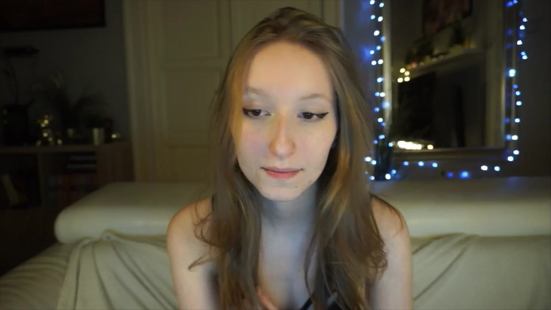 Gallery image thumbnail from Sw33t_g1rl's myfreecams stream on, 04/26/2026, 18:34 image 4 of 20